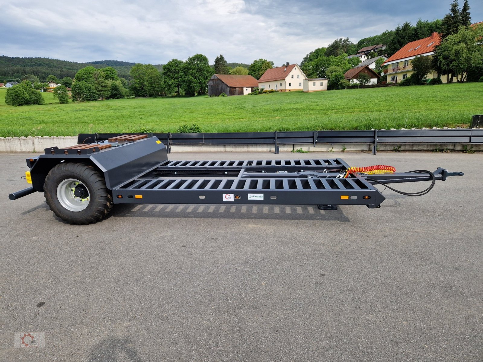 Tieflader of the type Dinapolis LL-10 Minitieflader Plattform, Neumaschine in Tiefenbach (Picture 1)