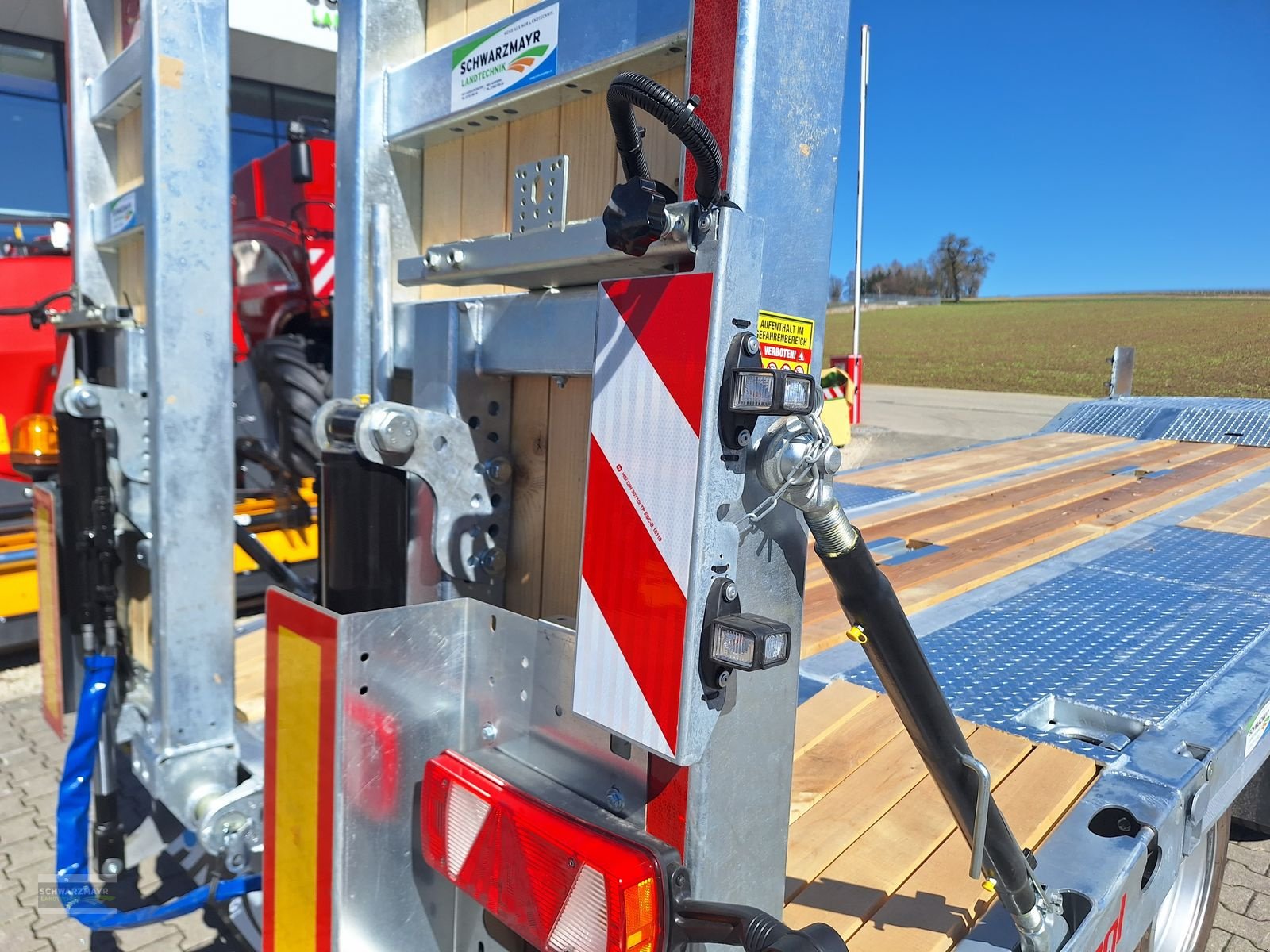 Tieflader des Typs Fliegl 3-Achs Tieflader, Neumaschine in Gampern (Bild 16)