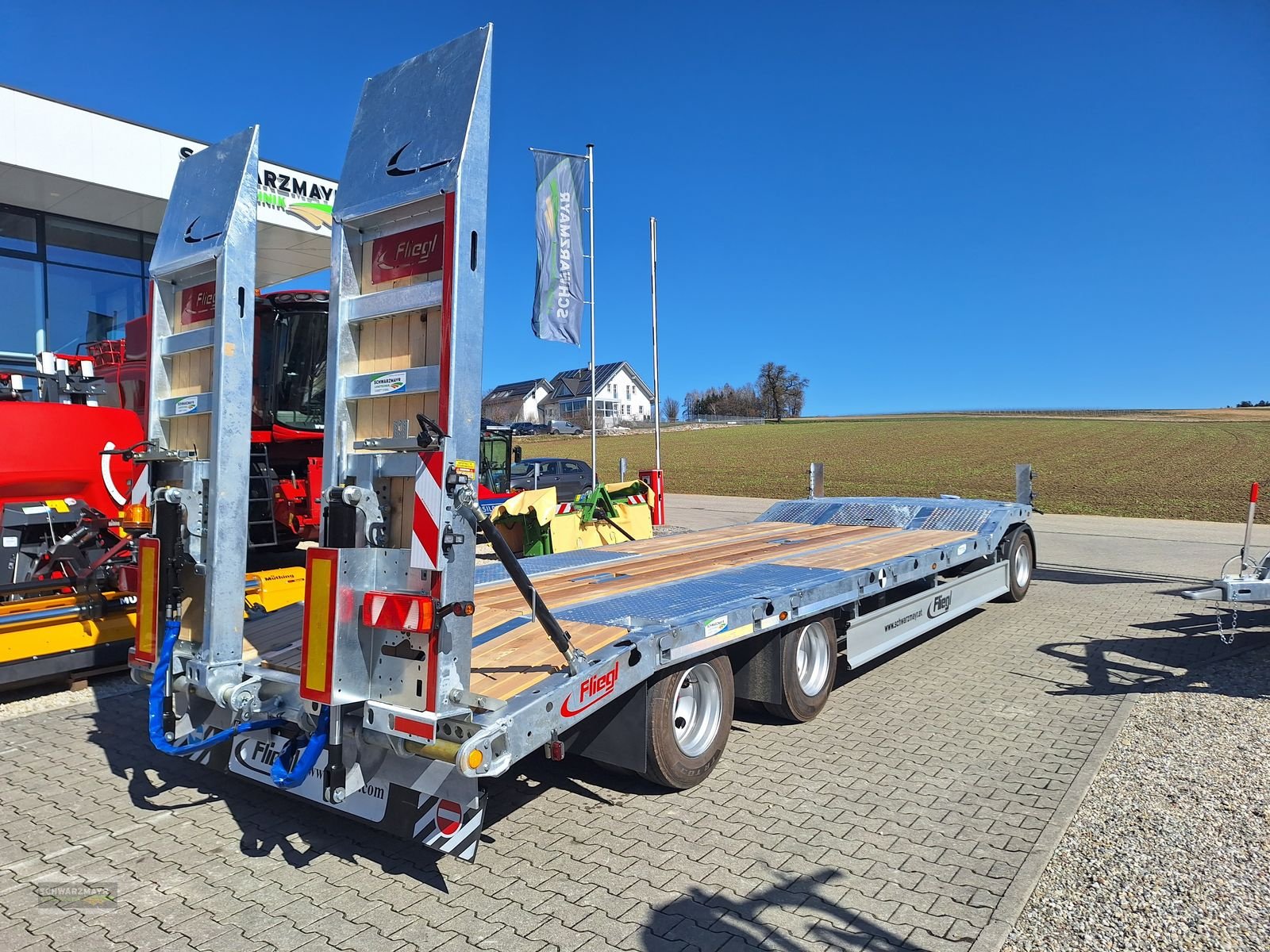 Tieflader des Typs Fliegl 3-Achs Tieflader, Neumaschine in Gampern (Bild 3)