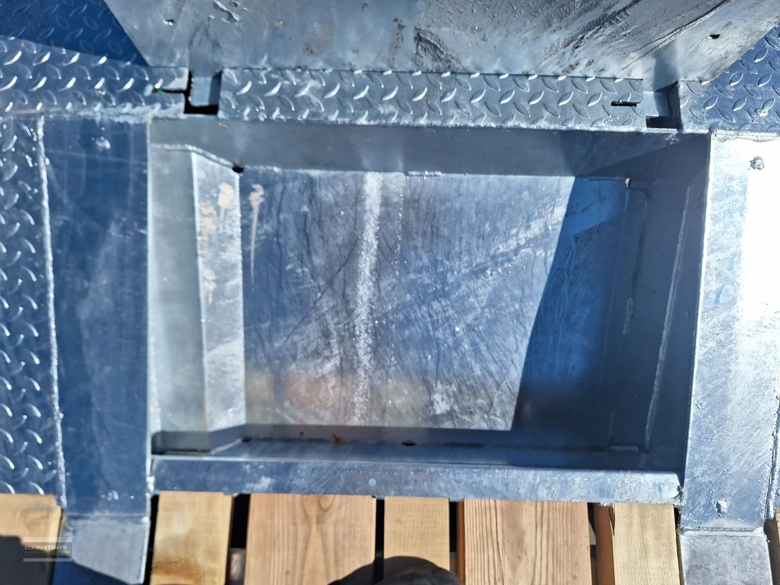 Tieflader des Typs Fliegl 3-Achs Tieflader, Neumaschine in Gampern (Bild 27)