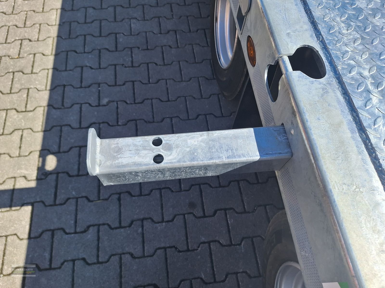 Tieflader des Typs Fliegl 3-Achs Tieflader, Neumaschine in Gampern (Bild 21)