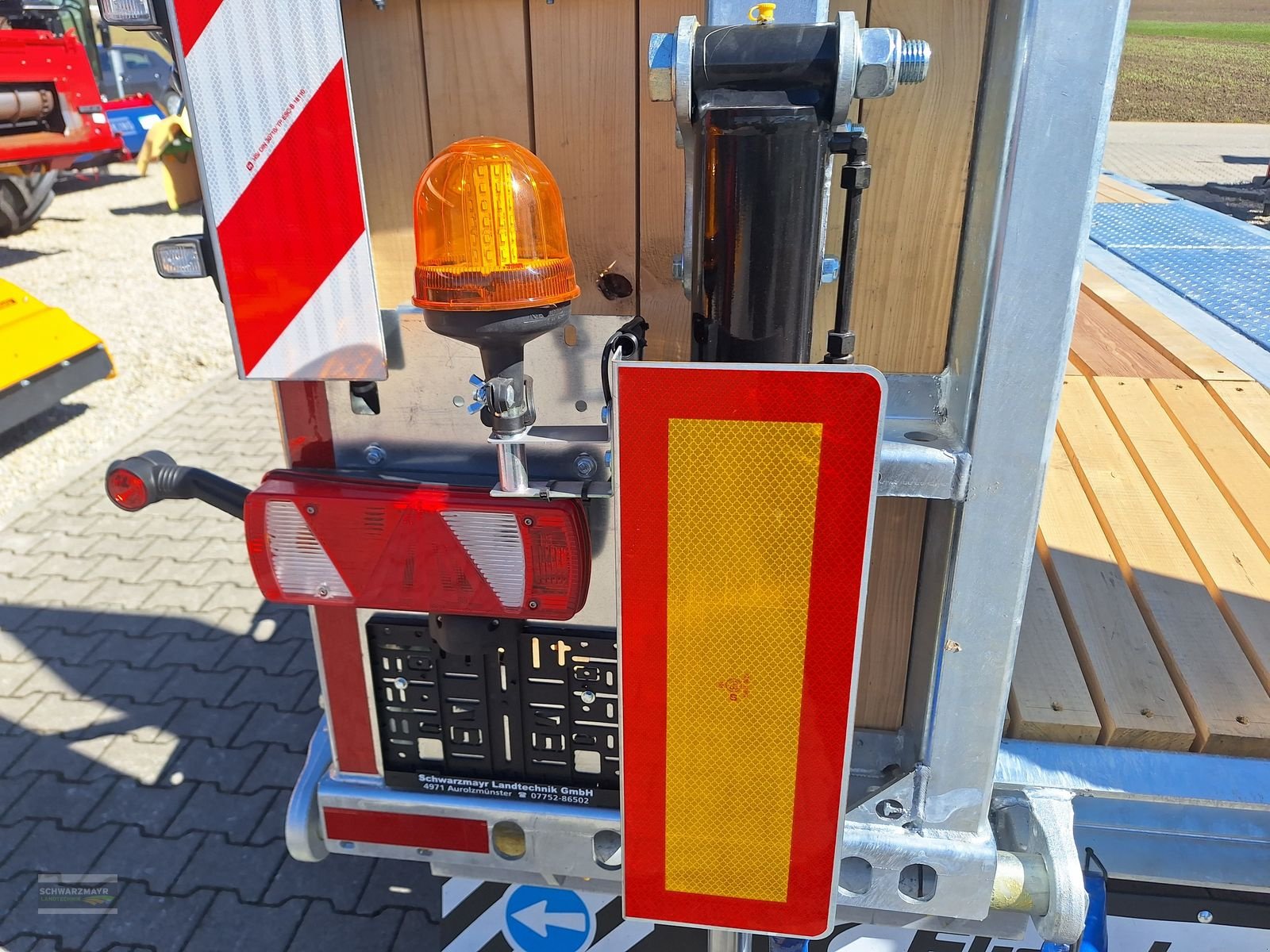 Tieflader des Typs Fliegl 3-Achs Tieflader, Neumaschine in Gampern (Bild 18)