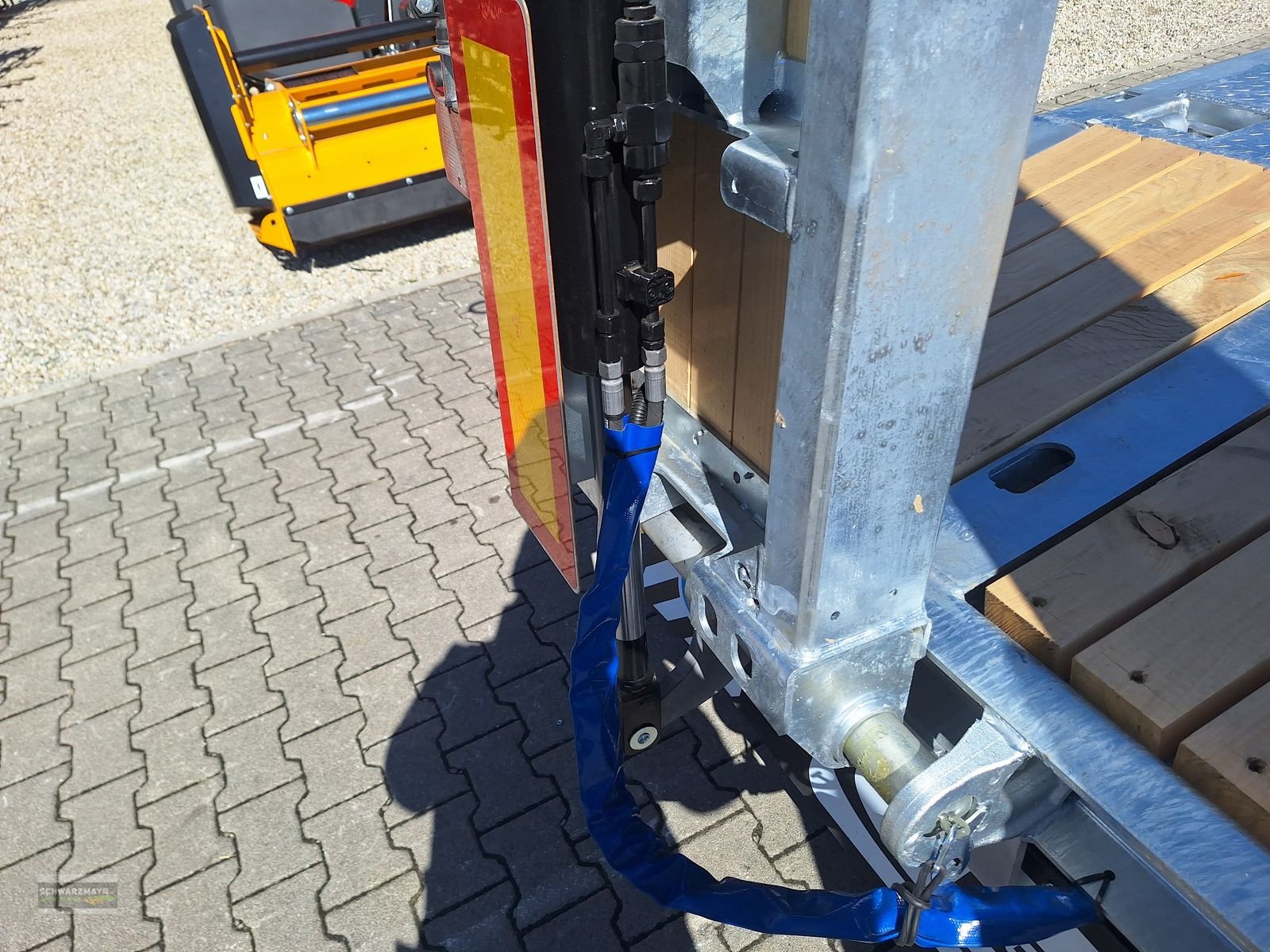 Tieflader des Typs Fliegl 3-Achs Tieflader, Neumaschine in Gampern (Bild 19)