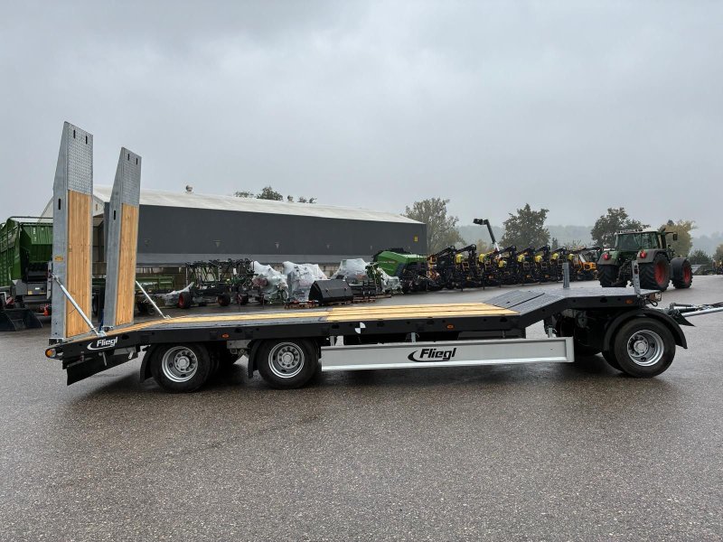 Tieflader des Typs Fliegl DTL 300 Agrar Greenlight, Neumaschine in Wallern (Bild 1)