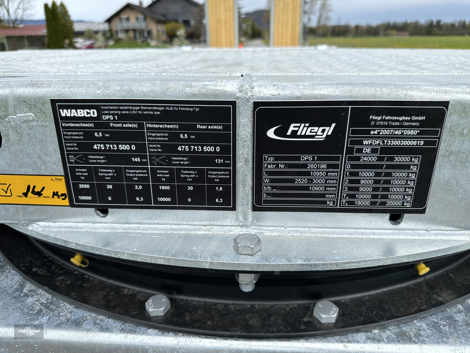 Tieflader des Typs Fliegl DTS-S 300 80 km/h LKW Tieflader mit Hyd. Rampen, Neumaschine in Rankweil (Bild 5)