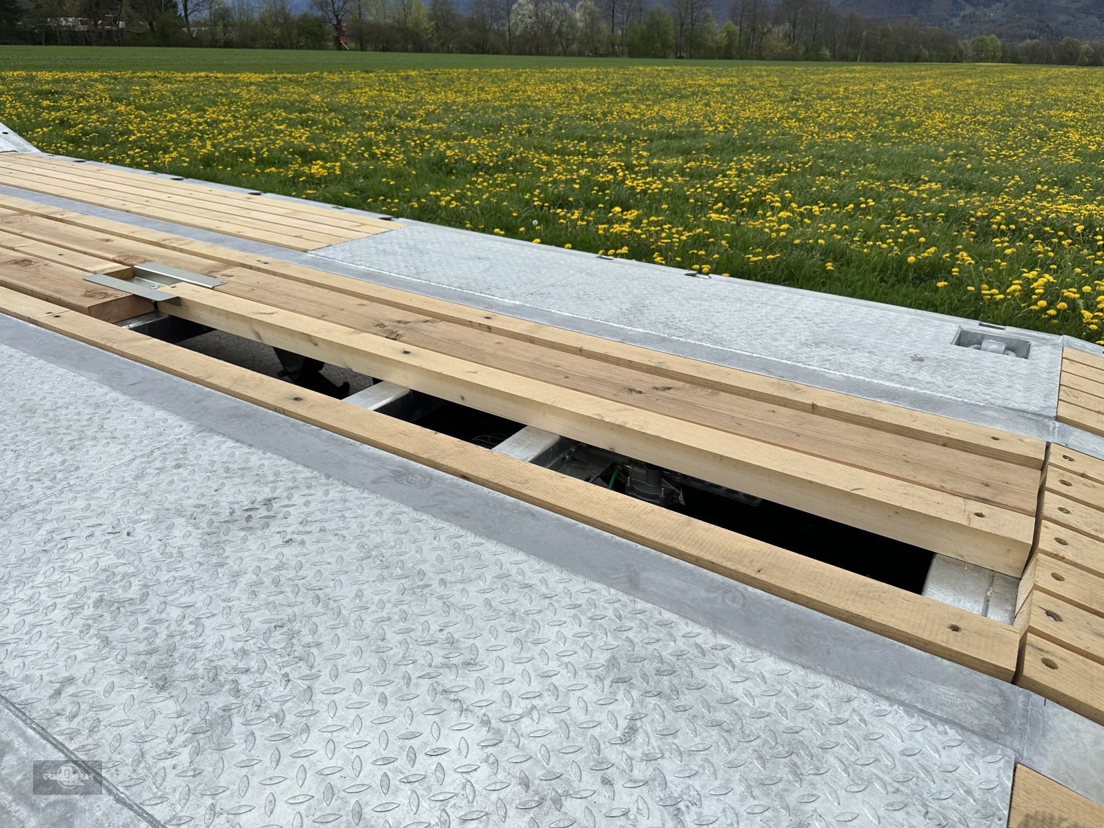 Tieflader des Typs Fliegl DTS-S 300 80 km/h LKW Tieflader mit Hyd. Rampen, Neumaschine in Rankweil (Bild 9)