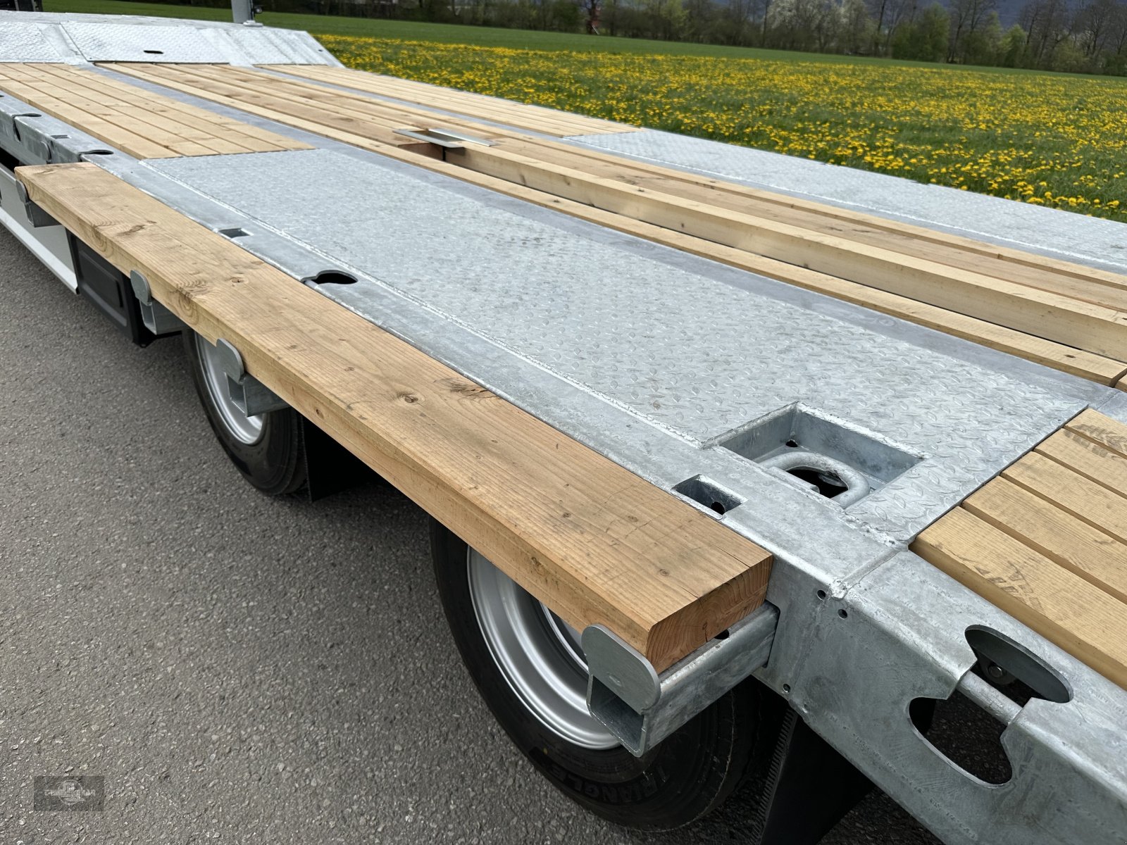 Tieflader des Typs Fliegl DTS-S 300 80 km/h LKW Tieflader mit Hyd. Rampen, Neumaschine in Rankweil (Bild 10)