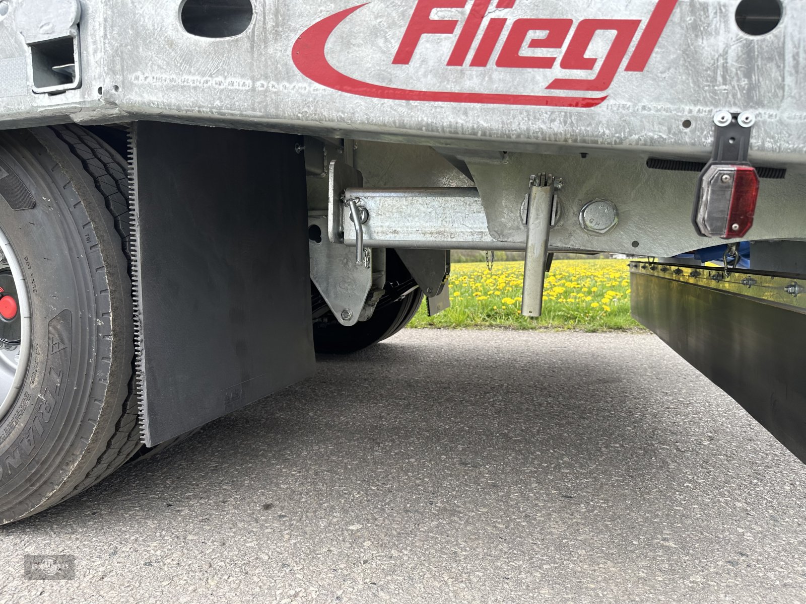 Tieflader des Typs Fliegl DTS-S 300 80 km/h LKW Tieflader mit Hyd. Rampen, Neumaschine in Rankweil (Bild 14)