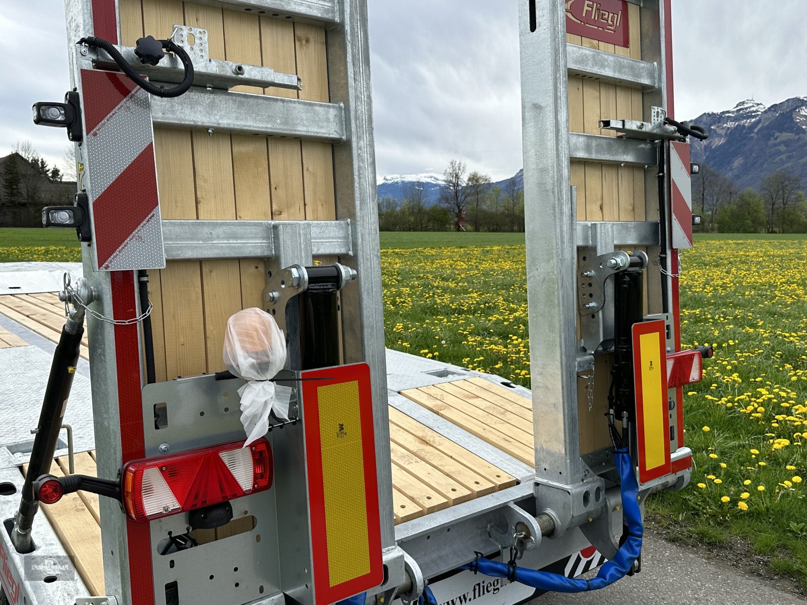 Tieflader des Typs Fliegl DTS-S 300 80 km/h LKW Tieflader mit Hyd. Rampen, Neumaschine in Rankweil (Bild 17)