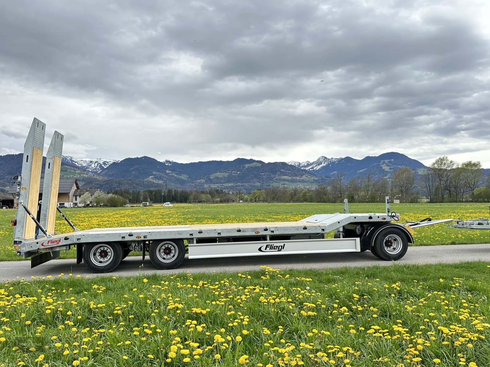 Tieflader des Typs Fliegl DTS-S 300 80 km/h LKW Tieflader mit Hyd. Rampen, Neumaschine in Rankweil (Bild 19)