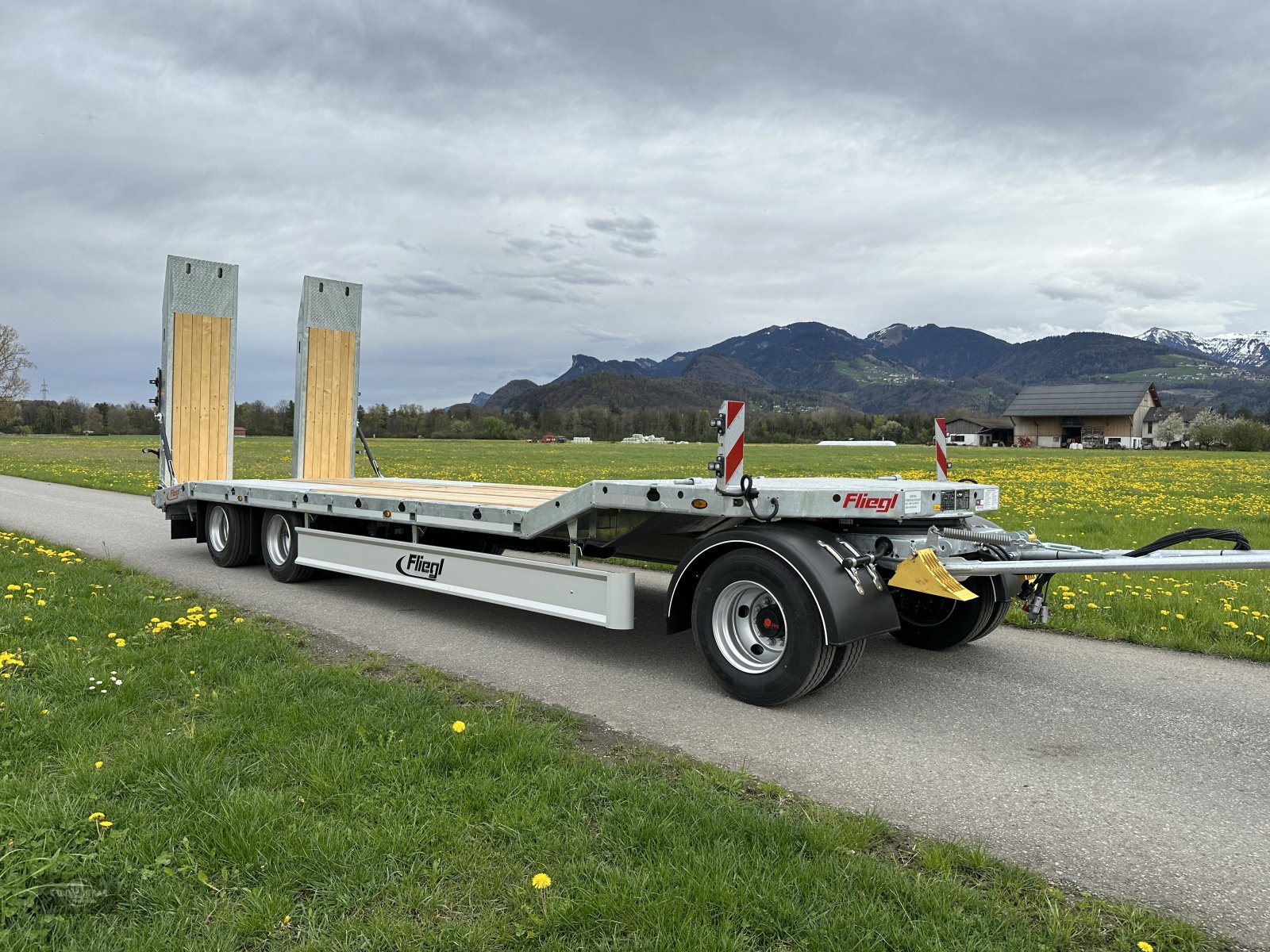 Tieflader des Typs Fliegl DTS-S 300 80 km/h LKW Tieflader mit Hyd. Rampen, Neumaschine in Rankweil (Bild 20)