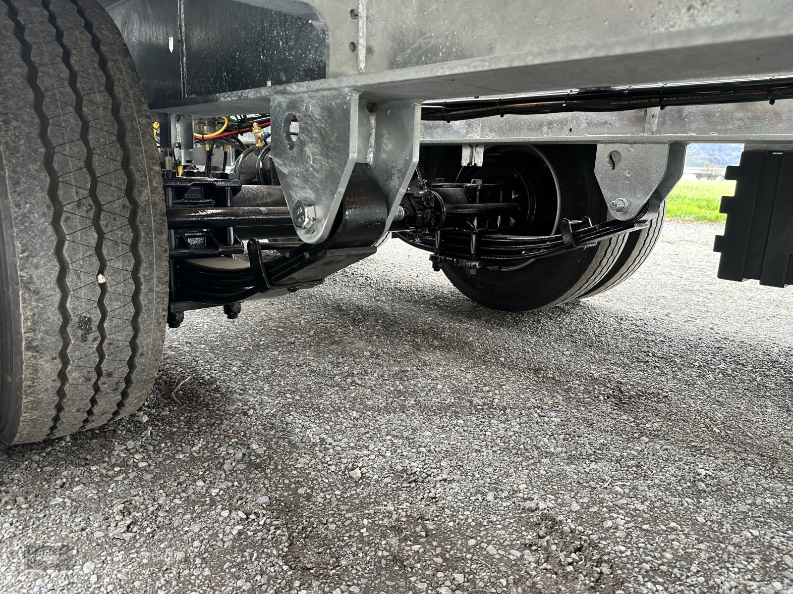 Tieflader des Typs Fliegl DTS-S 300 80 km/h LKW Tieflader mit Hyd. Rampen, Neumaschine in Rankweil (Bild 21)