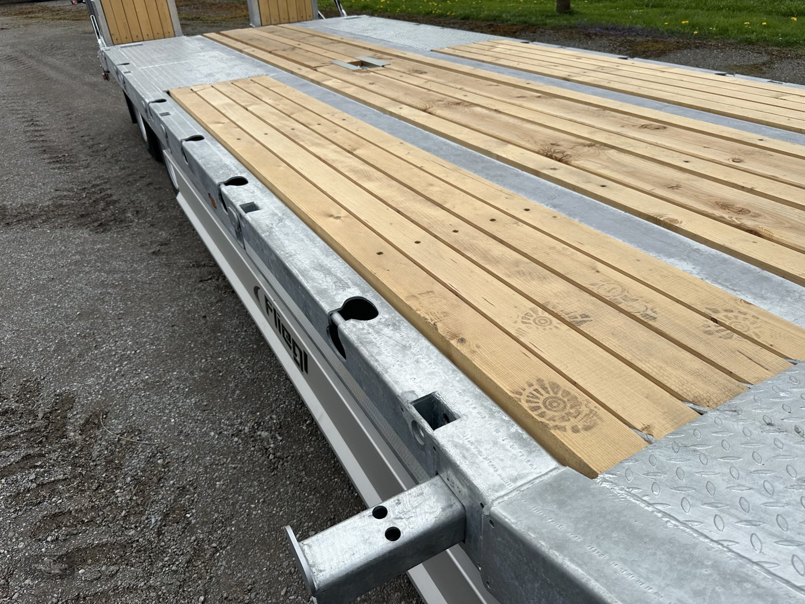 Tieflader des Typs Fliegl DTS-S 300 80 km/h LKW Tieflader mit Hyd. Rampen, Neumaschine in Rankweil (Bild 22)