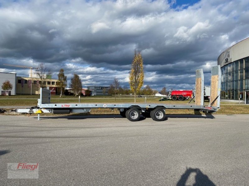 Tieflader des Typs Fliegl TPA 200, Neumaschine in Mühldorf (Bild 2)