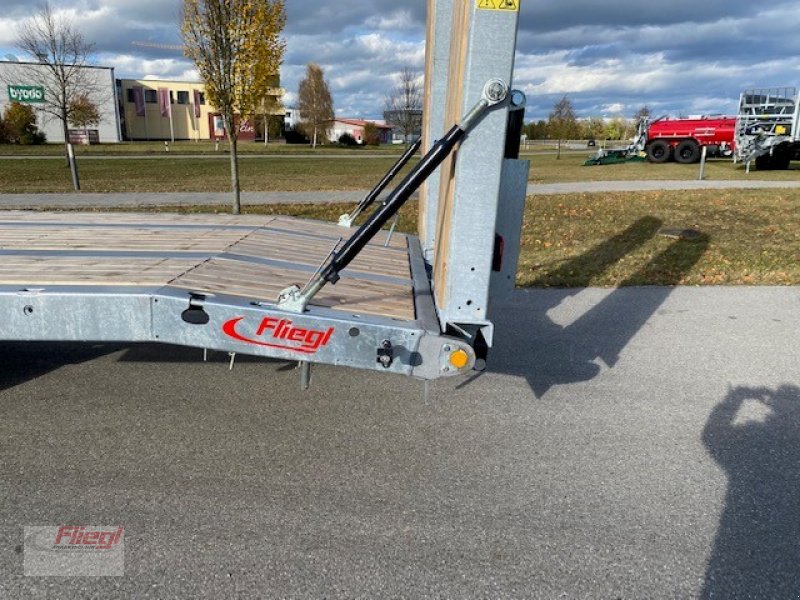Tieflader des Typs Fliegl TPA 200, Neumaschine in Mühldorf (Bild 4)
