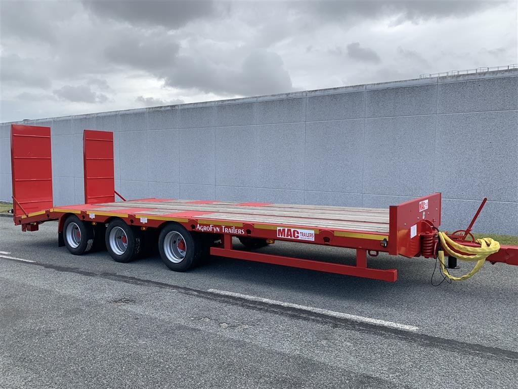 Tieflader tipa Oleo Mac 3 akslet maskintrailer, Gebrauchtmaschine u Ringe (Slika 2)