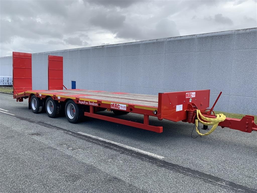 Tieflader tipa Oleo Mac 3 akslet maskintrailer, Gebrauchtmaschine u Ringe (Slika 1)