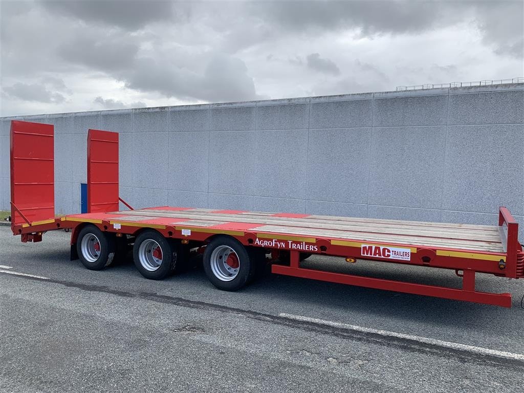 Tieflader tipa Oleo Mac 3 akslet maskintrailer, Gebrauchtmaschine u Ringe (Slika 3)