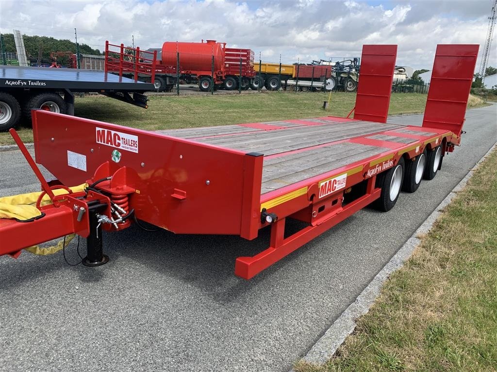 Tieflader tipa Oleo Mac 3 akslet maskintrailer, Gebrauchtmaschine u Ringe (Slika 15)