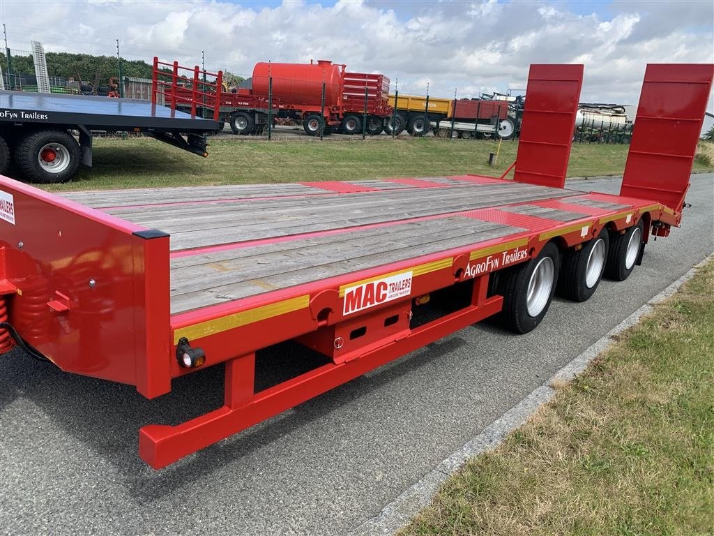 Tieflader tipa Oleo Mac 3 akslet maskintrailer, Gebrauchtmaschine u Ringe (Slika 14)