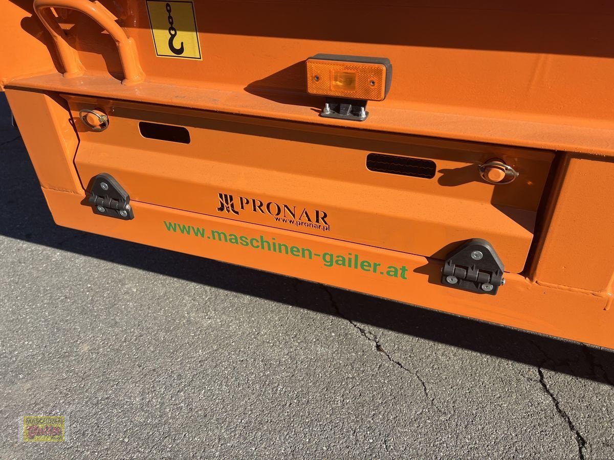 Tieflader des Typs PRONAR RC 2100/2 mit hydr. Rampen breite Ausführung, Neumaschine in Kötschach (Bild 2)