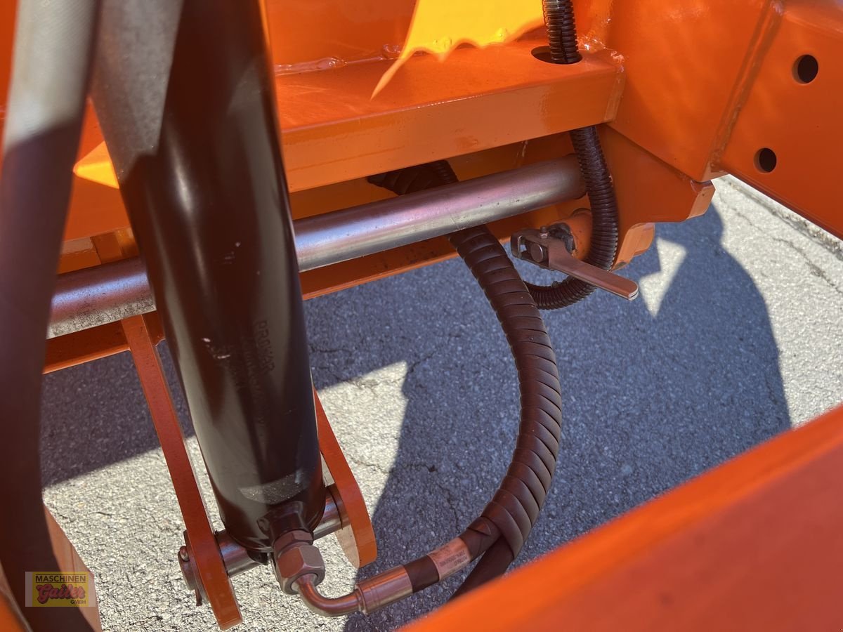 Tieflader des Typs PRONAR RC 2100/2 mit hydr. Rampen breite Ausführung, Neumaschine in Kötschach (Bild 18)