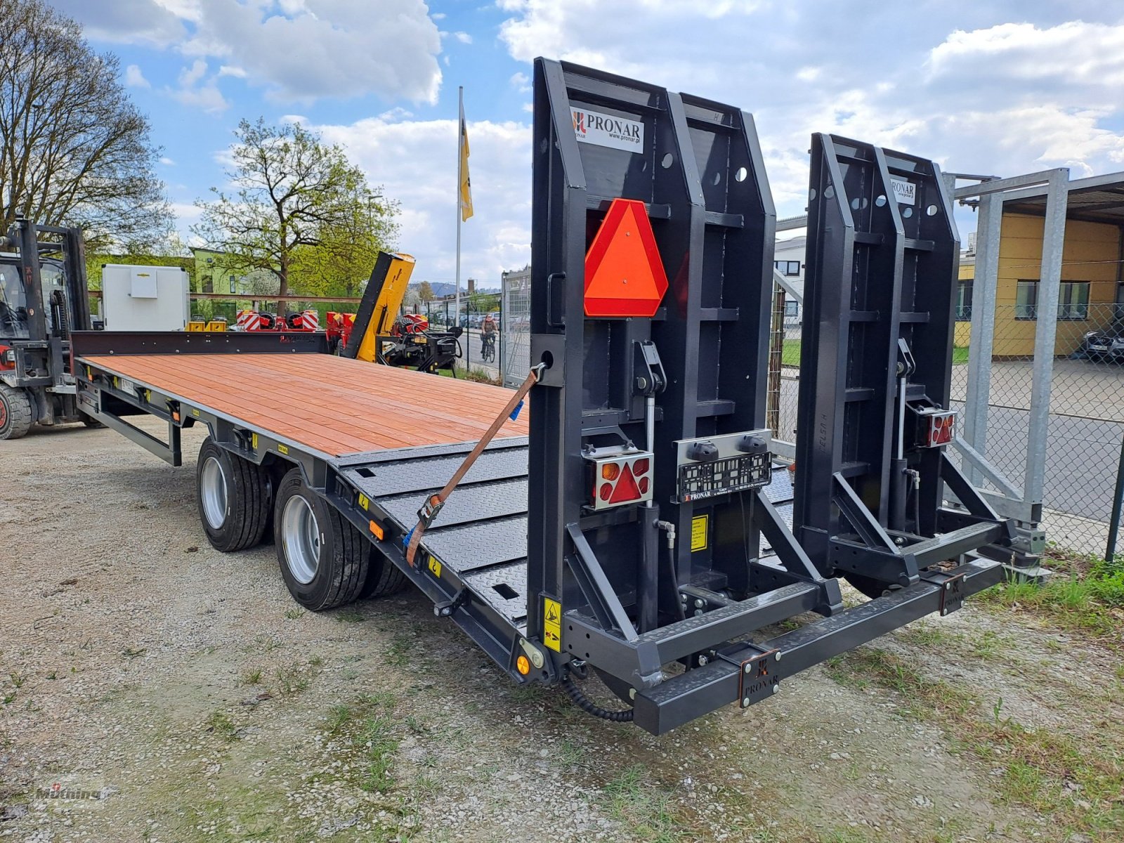 Tieflader des Typs PRONAR RC 2100/2, Neumaschine in Neumarkt (Bild 4)