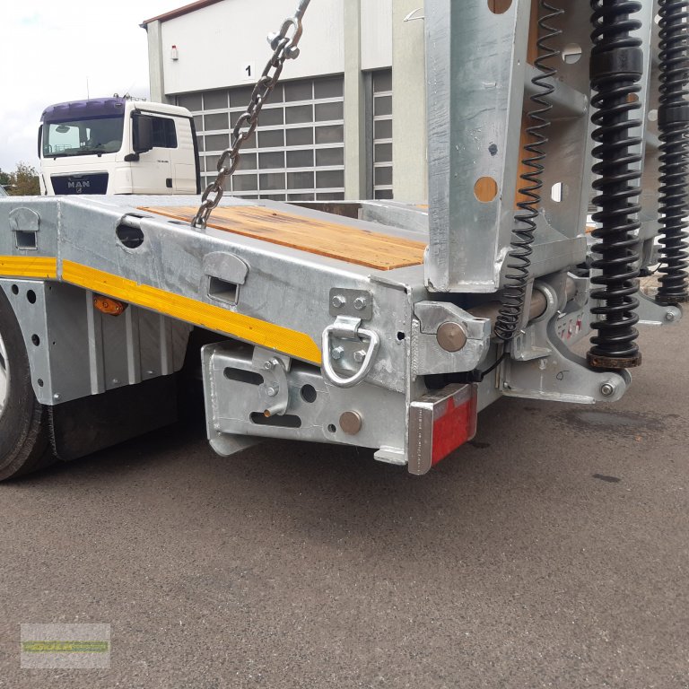 Tieflader des Typs Schwarzmüller LKW Anhänger, Neumaschine in Donnersdorf (Bild 4)