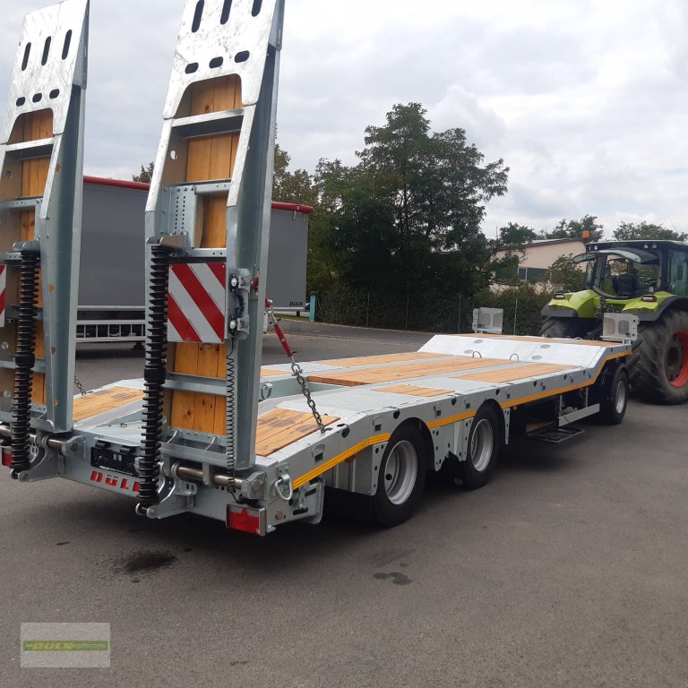 Tieflader des Typs Schwarzmüller LKW Anhänger, Neumaschine in Donnersdorf (Bild 2)