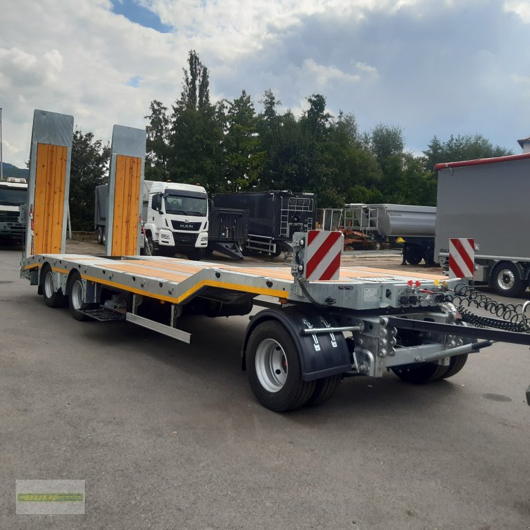 Tieflader des Typs Schwarzmüller LKW Anhänger, Neumaschine in Donnersdorf (Bild 1)