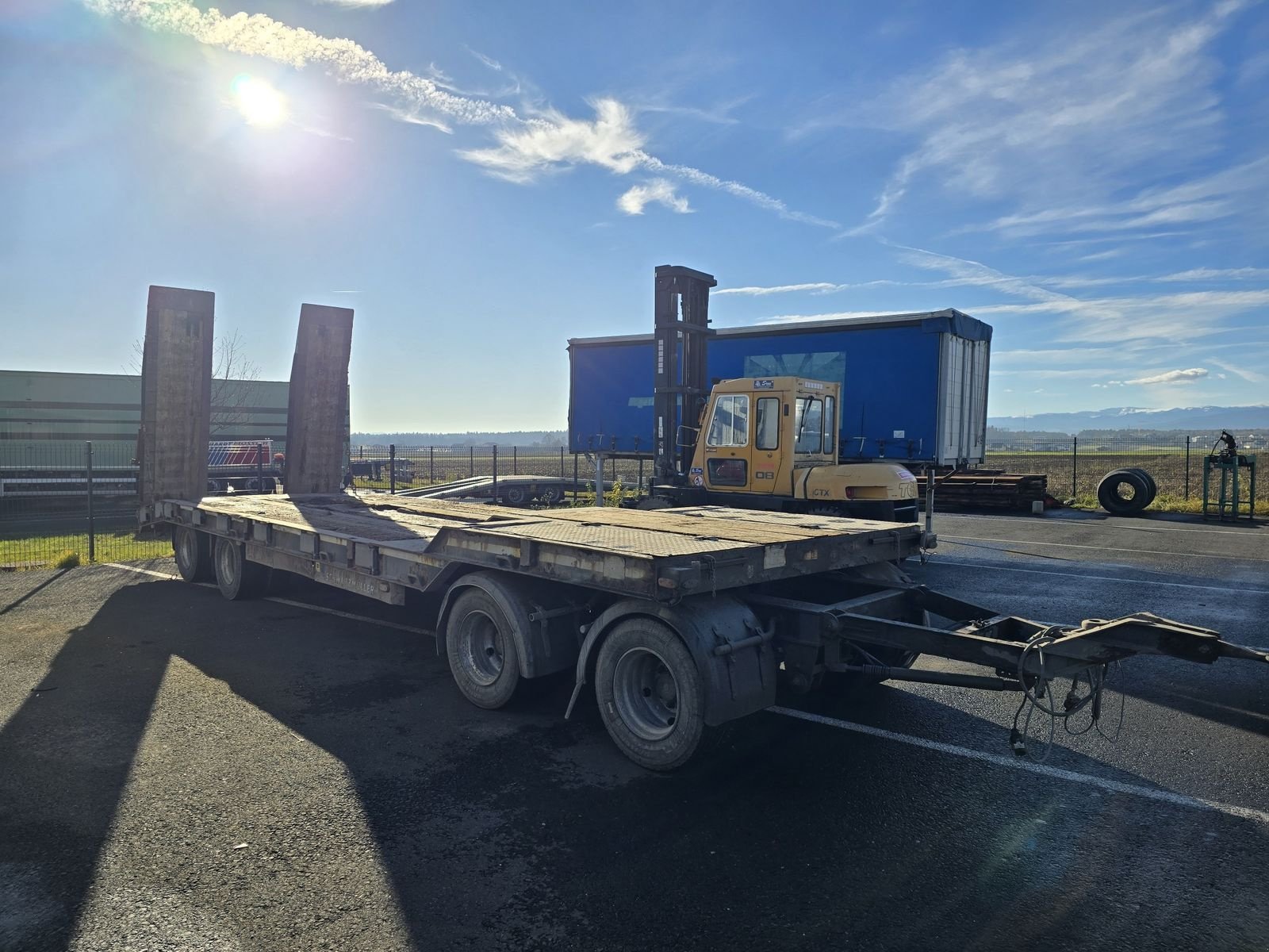 Tieflader от тип Schwarzmüller T4, Gebrauchtmaschine в Gabersdorf (Снимка 1)