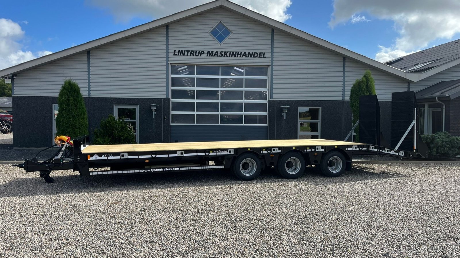 Tieflader tipa Sonstige 27TLL LANG MODEL med forbredningsudstyr samt kombi bremser, både luft og hydrauliske bremser. Affjedret træk og affjedret aksler. Med hydrauliske ramper og værktøjskasse, Gebrauchtmaschine u Lintrup (Slika 1)