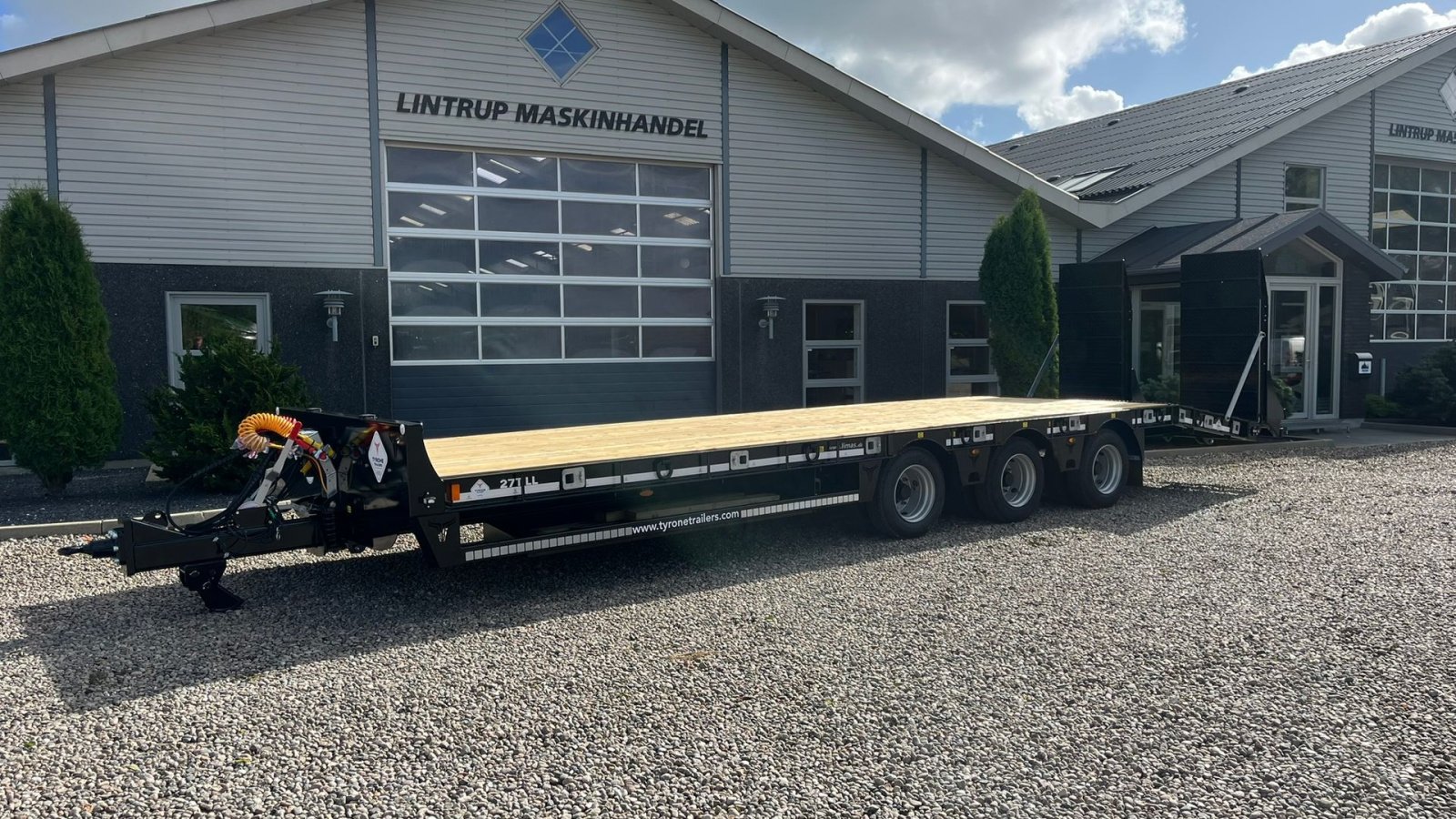 Tieflader tipa Sonstige 27TLL LANG MODEL med forbredningsudstyr samt kombi bremser, både luft og hydrauliske bremser. Affjedret træk og affjedret aksler. Med hydrauliske ramper og værktøjskasse, Gebrauchtmaschine u Lintrup (Slika 2)