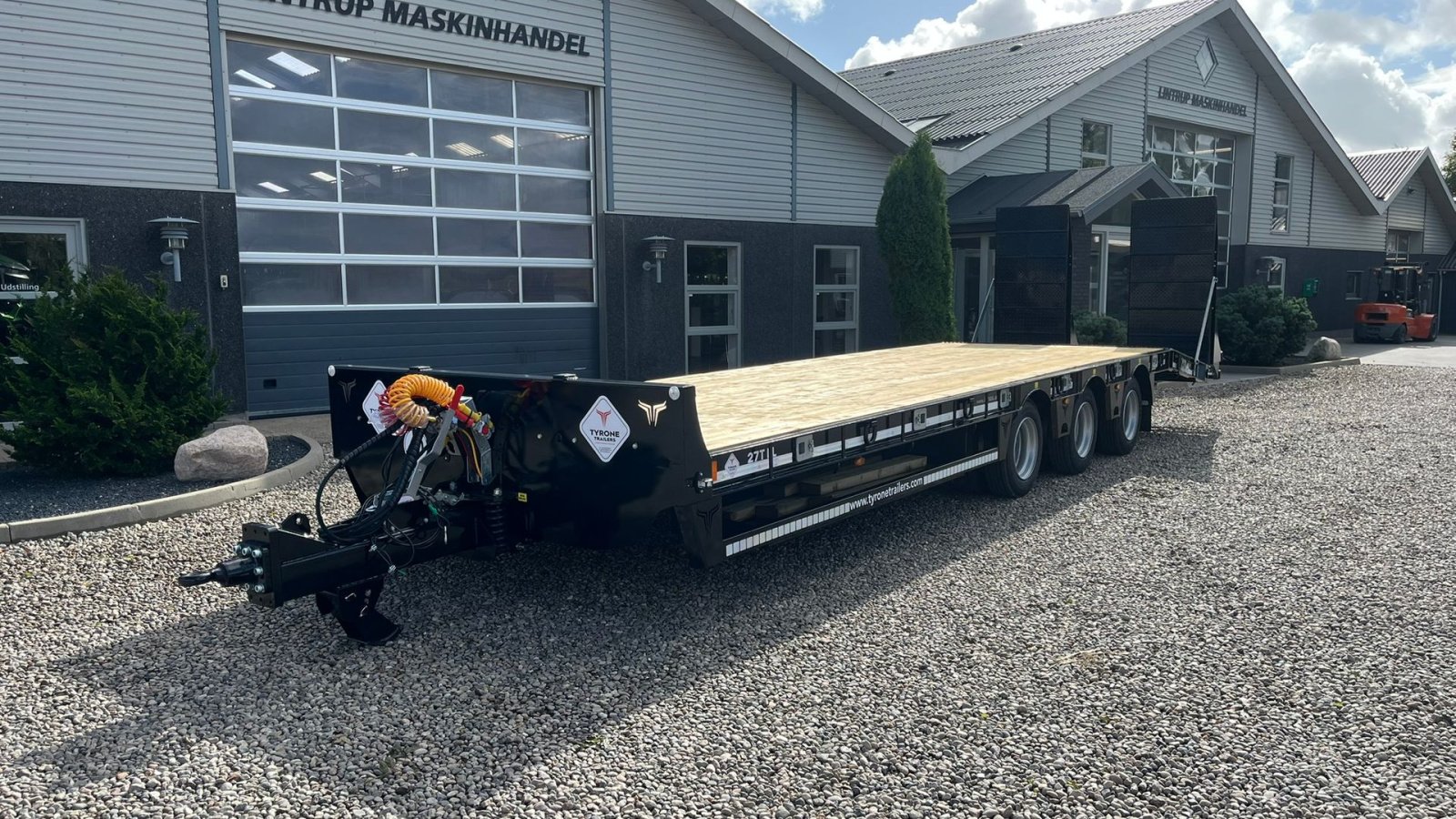 Tieflader tipa Sonstige 27TLL LANG MODEL med forbredningsudstyr samt kombi bremser, både luft og hydrauliske bremser. Affjedret træk og affjedret aksler. Med hydrauliske ramper og værktøjskasse, Gebrauchtmaschine u Lintrup (Slika 3)