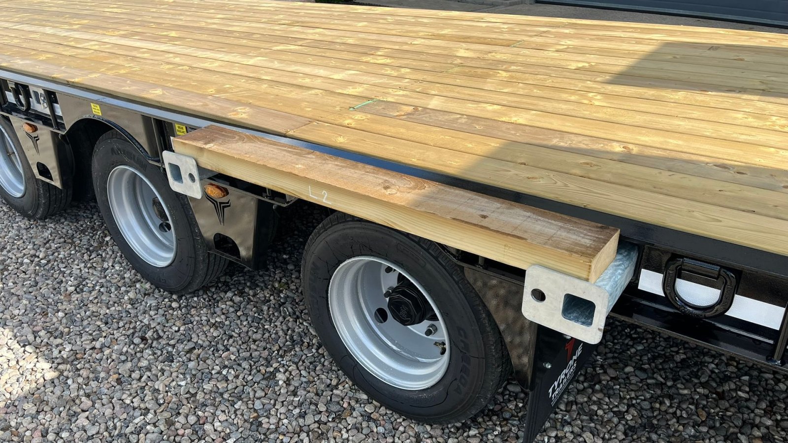 Tieflader tipa Sonstige 27TLL LANG MODEL med forbredningsudstyr samt kombi bremser, både luft og hydrauliske bremser. Affjedret træk og affjedret aksler. Med hydrauliske ramper og værktøjskasse, Gebrauchtmaschine u Lintrup (Slika 11)