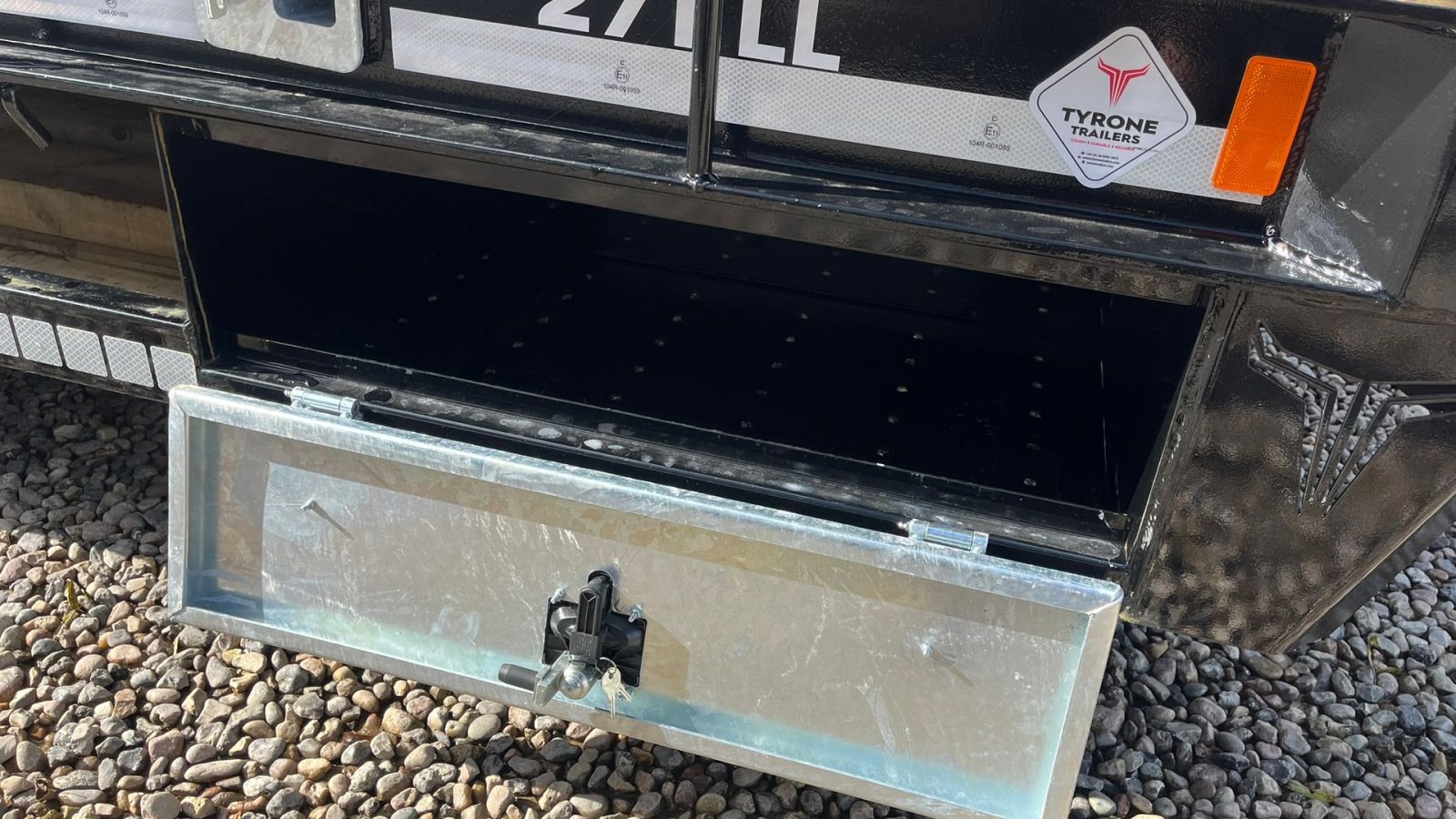 Tieflader tipa Sonstige 27TLL LANG MODEL med forbredningsudstyr samt kombi bremser, både luft og hydrauliske bremser. Affjedret træk og affjedret aksler. Med hydrauliske ramper og værktøjskasse, Gebrauchtmaschine u Lintrup (Slika 16)