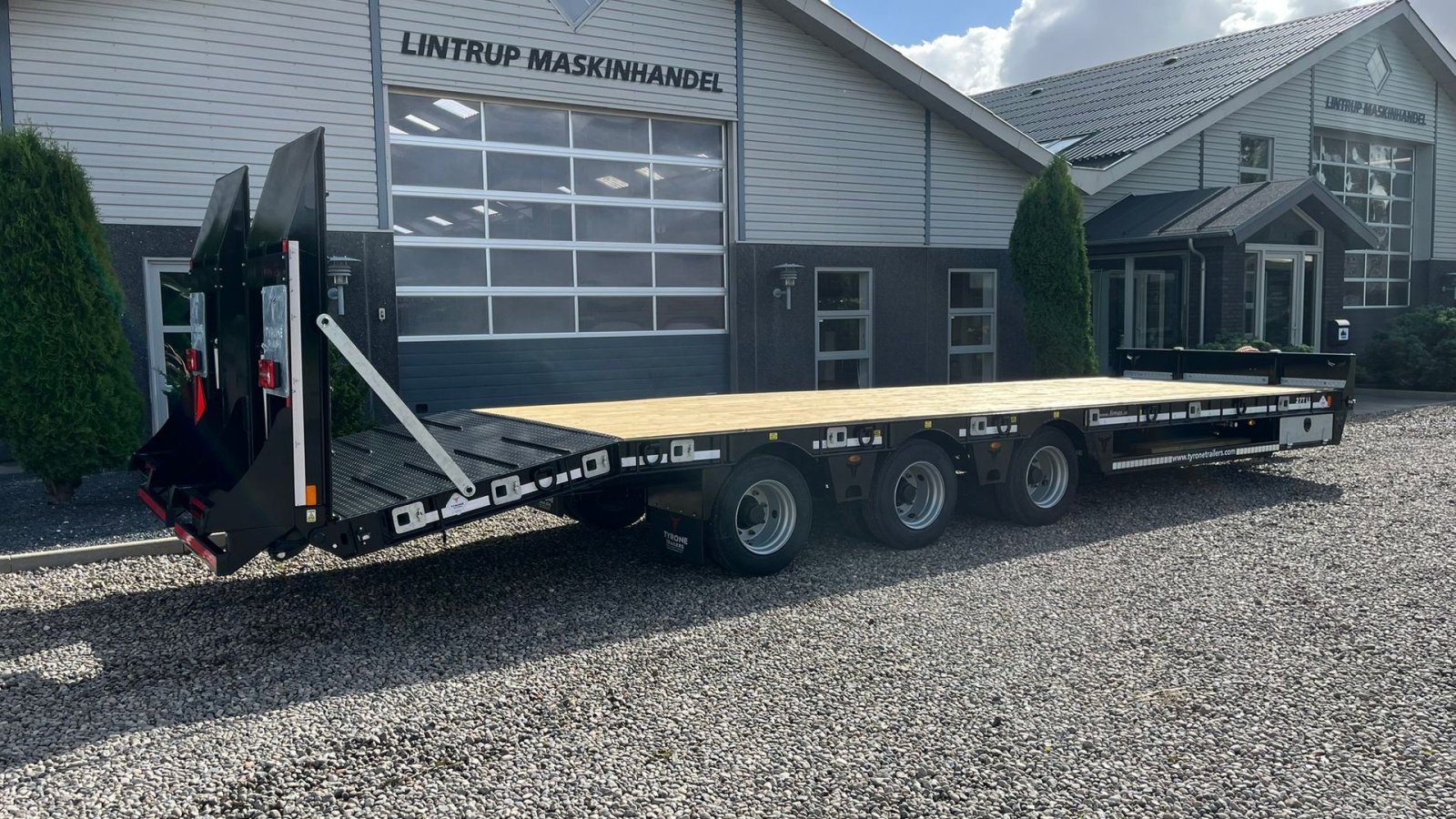 Tieflader tipa Sonstige 27TLL LANG MODEL med forbredningsudstyr samt kombi bremser, både luft og hydrauliske bremser. Affjedret træk og affjedret aksler. Med hydrauliske ramper og værktøjskasse, Gebrauchtmaschine u Lintrup (Slika 19)