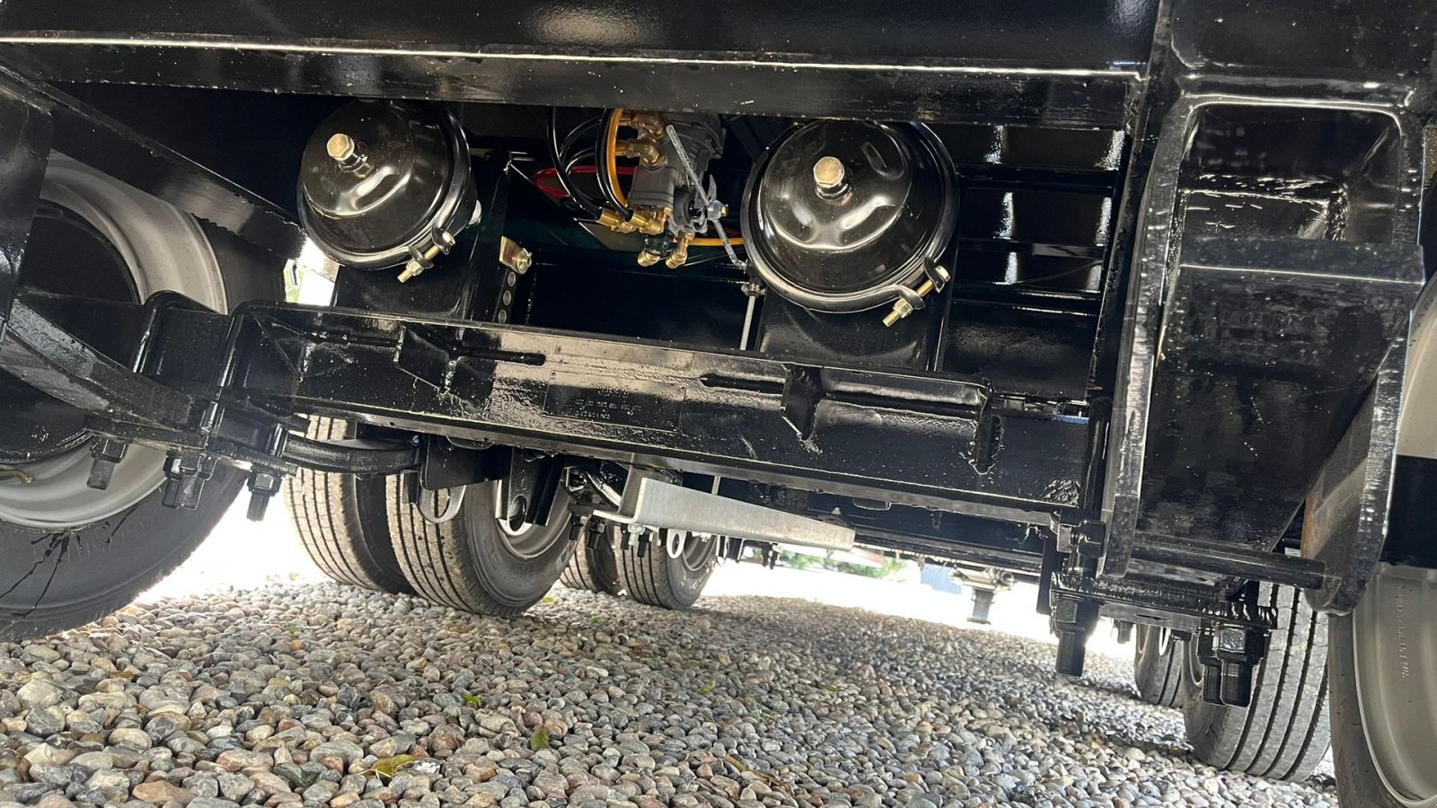 Tieflader tipa Sonstige 27TLL LANG MODEL med forbredningsudstyr samt kombi bremser, både luft og hydrauliske bremser. Affjedret træk og affjedret aksler. Med hydrauliske ramper og værktøjskasse, Gebrauchtmaschine u Lintrup (Slika 21)