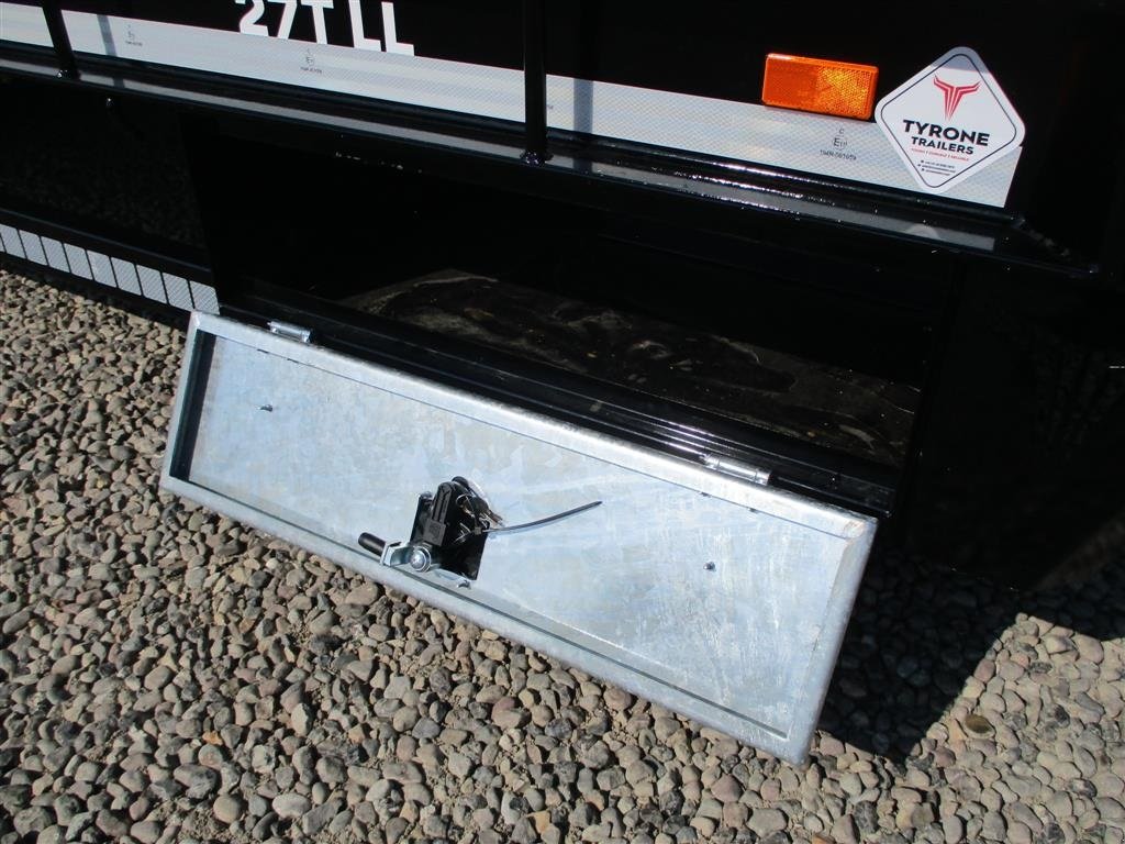 Tieflader tip Sonstige 27TLL LANG MODEL med kombi bremser, både luft og hydrauliske bremser. Affjedret træk og affjedret aksler. Med hydrauliske ramper og værktøjskasse, Gebrauchtmaschine in Lintrup (Poză 8)