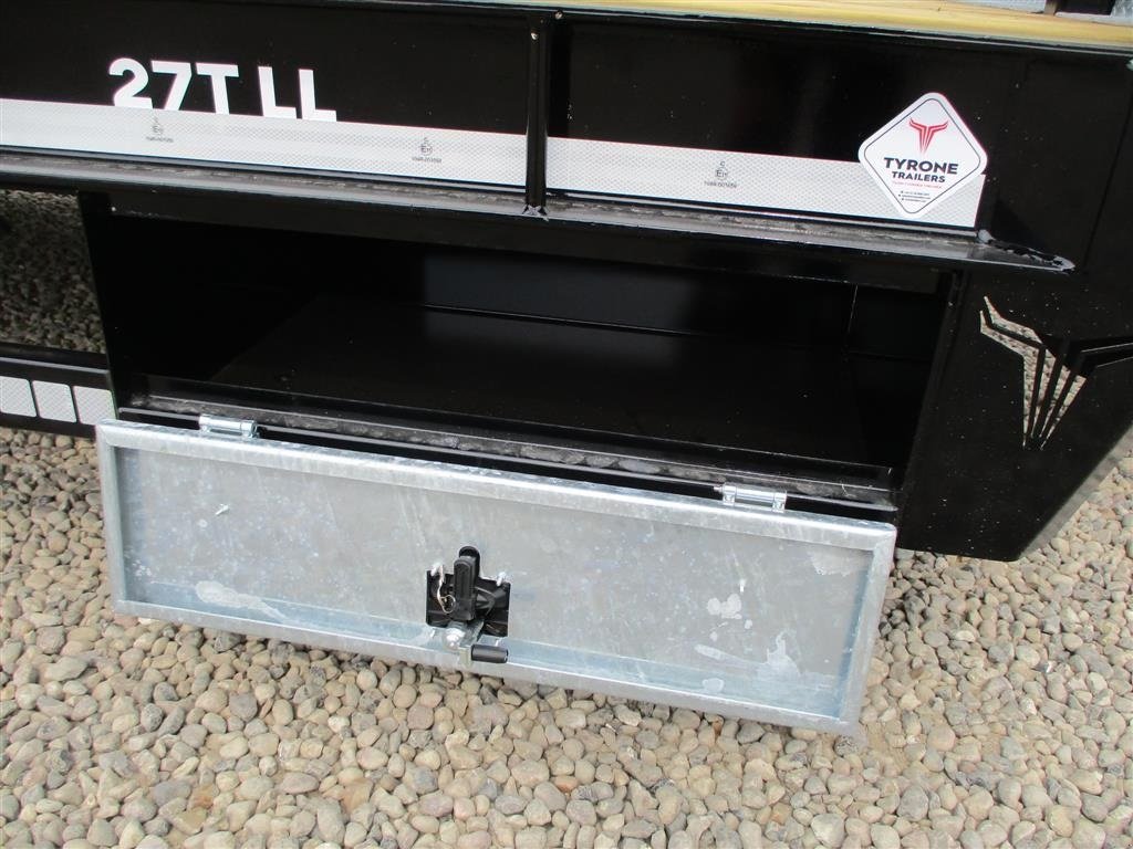 Tieflader tip Sonstige 27TLL LANG MODEL med kombi bremser, både luft og hydrauliske bremser. Affjedret træk og affjedret aksler. Med hydrauliske ramper og værktøjskasse, Gebrauchtmaschine in Lintrup (Poză 9)