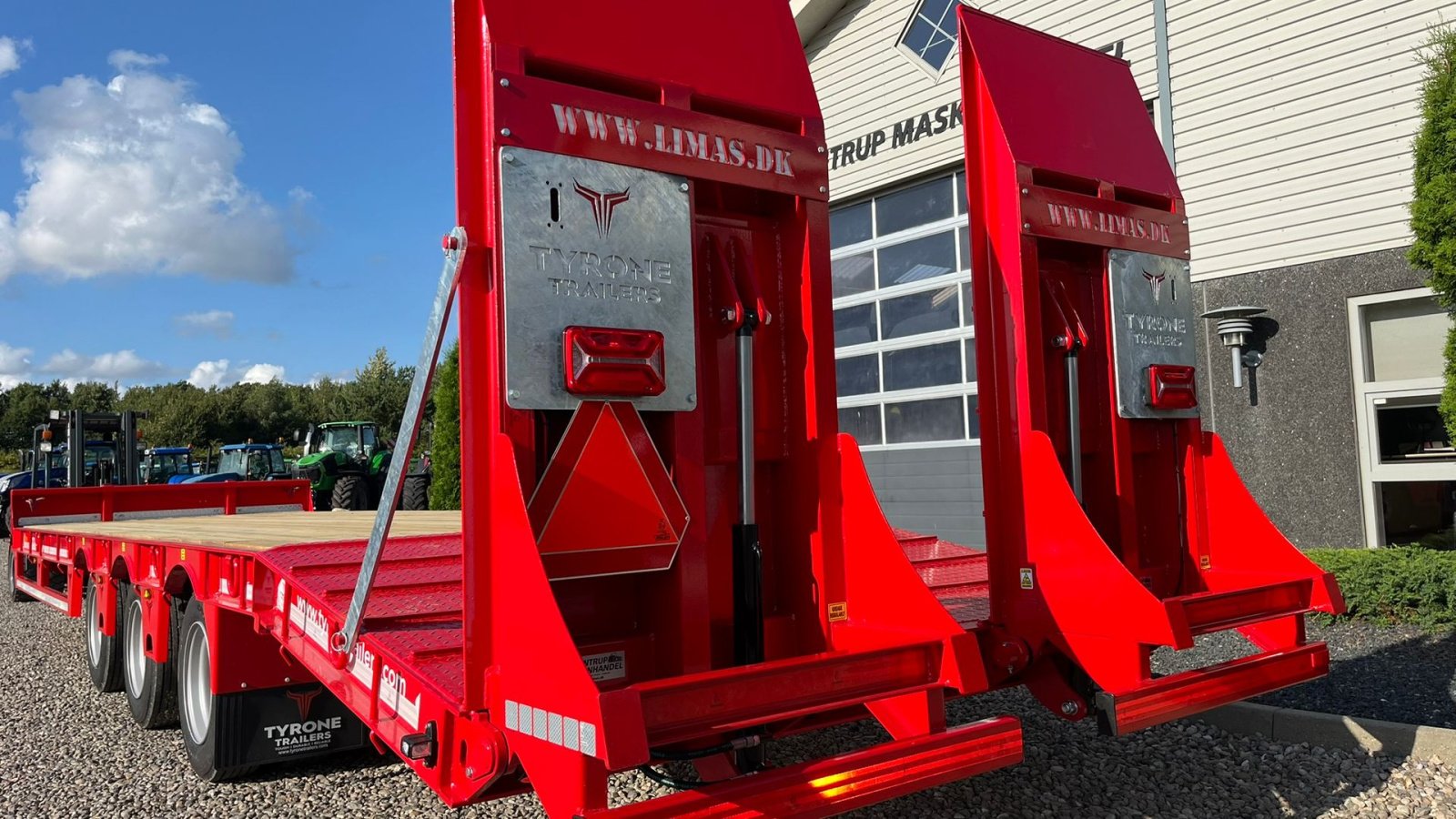 Tieflader of the type Sonstige 27TLL LANG MODEL med kombi bremser, både luft og hydrauliske bremser. Affjedret træk og affjedret aksler. Med hydrauliske ramper og værktøjskasse, Gebrauchtmaschine in Lintrup (Picture 2)