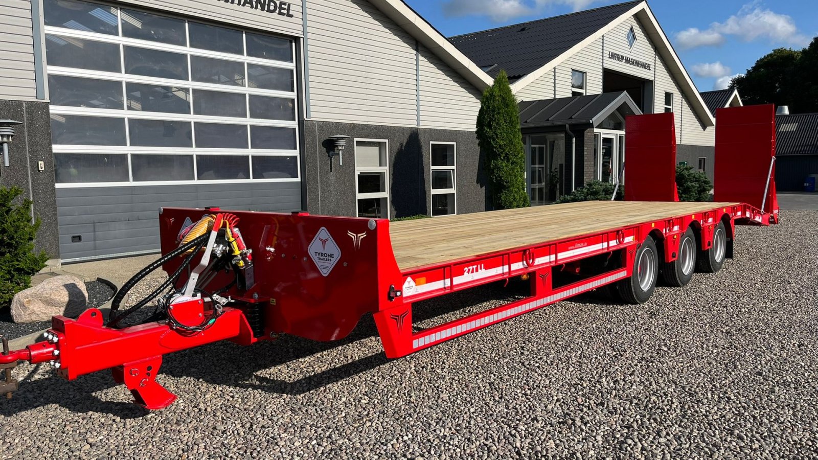 Tieflader of the type Sonstige 27TLL LANG MODEL med kombi bremser, både luft og hydrauliske bremser. Affjedret træk og affjedret aksler. Med hydrauliske ramper og værktøjskasse, Gebrauchtmaschine in Lintrup (Picture 3)