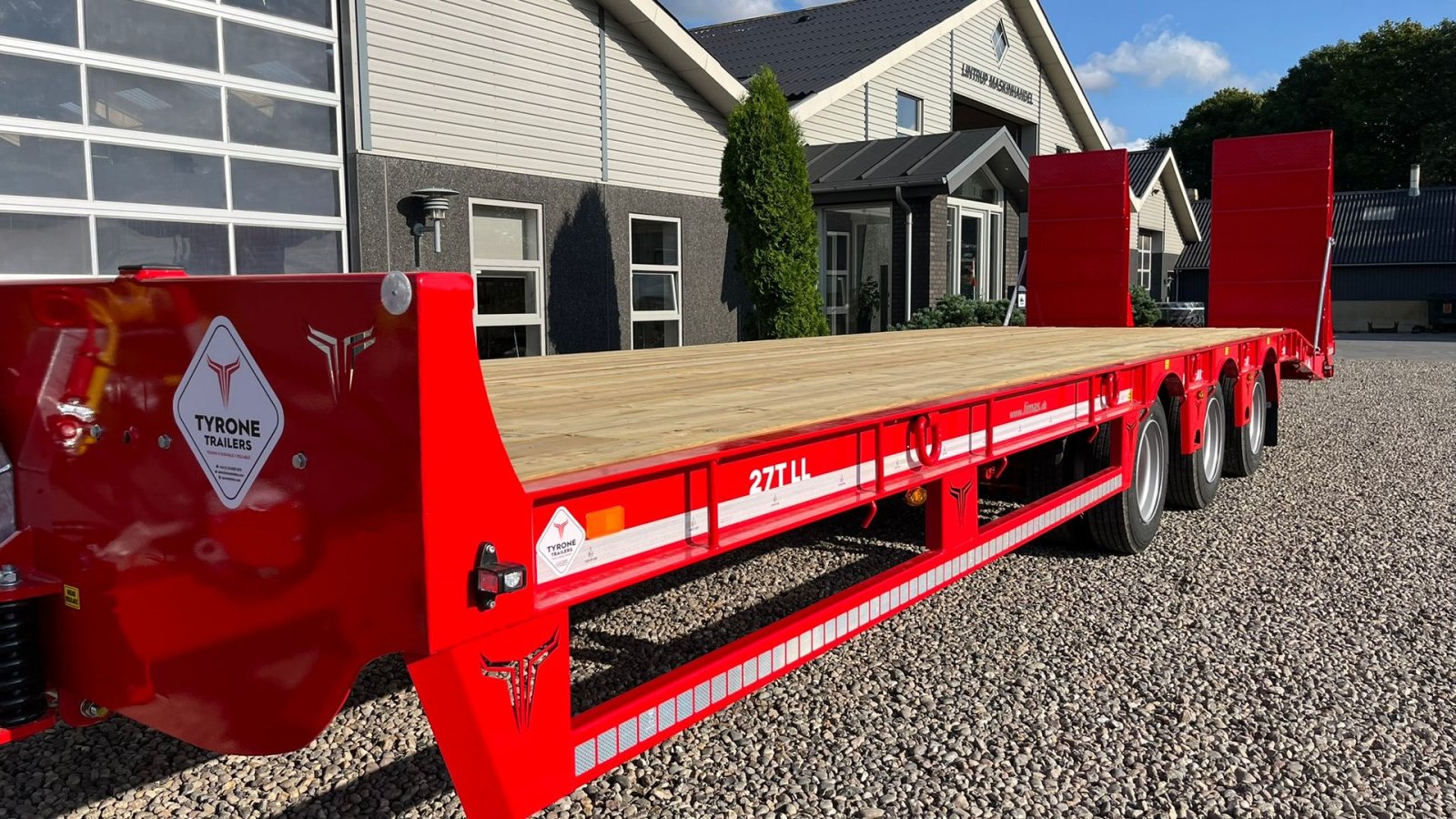 Tieflader of the type Sonstige 27TLL LANG MODEL med kombi bremser, både luft og hydrauliske bremser. Affjedret træk og affjedret aksler. Med hydrauliske ramper og værktøjskasse, Gebrauchtmaschine in Lintrup (Picture 7)