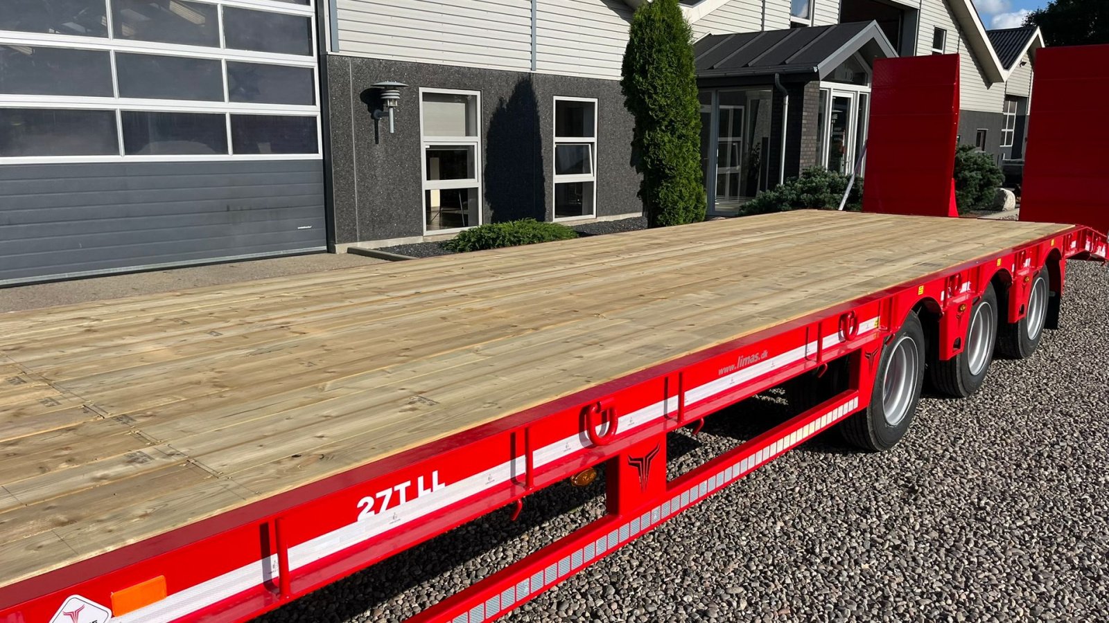 Tieflader of the type Sonstige 27TLL LANG MODEL med kombi bremser, både luft og hydrauliske bremser. Affjedret træk og affjedret aksler. Med hydrauliske ramper og værktøjskasse, Gebrauchtmaschine in Lintrup (Picture 8)