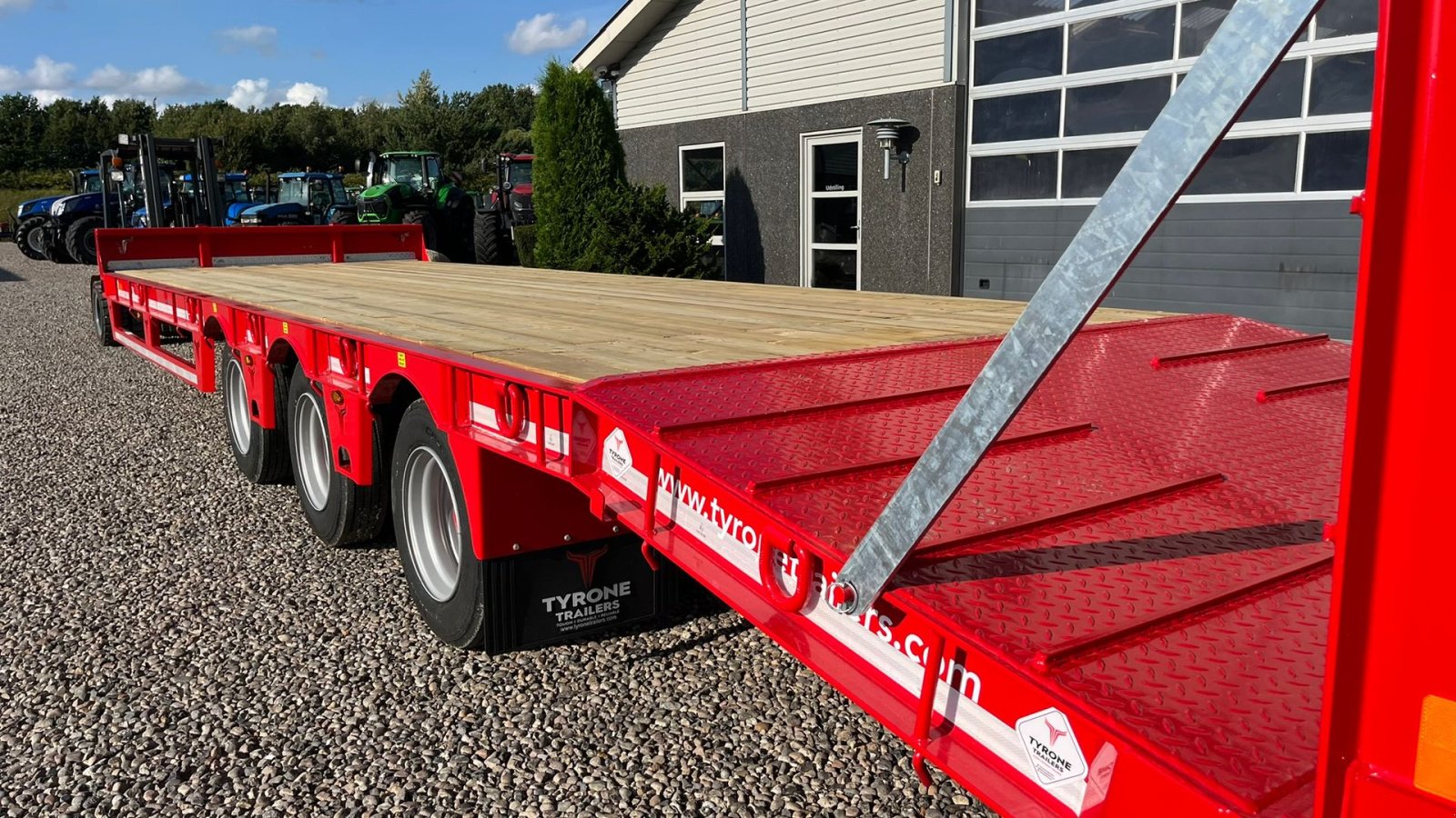 Tieflader of the type Sonstige 27TLL LANG MODEL med kombi bremser, både luft og hydrauliske bremser. Affjedret træk og affjedret aksler. Med hydrauliske ramper og værktøjskasse, Gebrauchtmaschine in Lintrup (Picture 10)