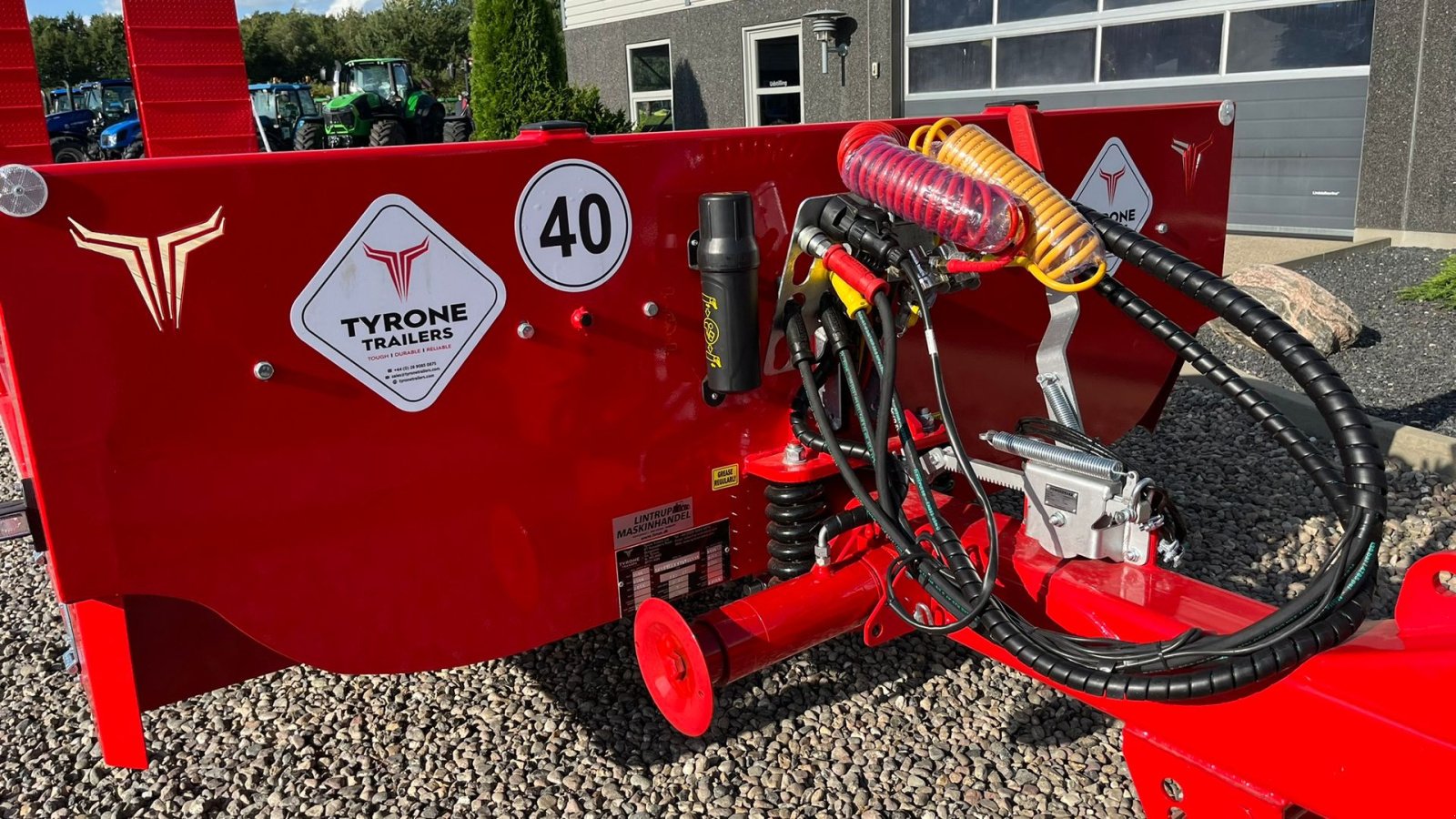 Tieflader of the type Sonstige 27TLL LANG MODEL med kombi bremser, både luft og hydrauliske bremser. Affjedret træk og affjedret aksler. Med hydrauliske ramper og værktøjskasse, Gebrauchtmaschine in Lintrup (Picture 14)