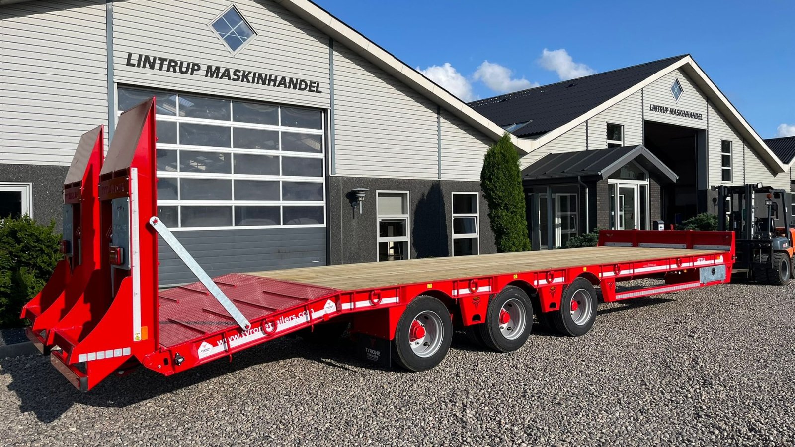 Tieflader of the type Sonstige 27TLL LANG MODEL med kombi bremser, både luft og hydrauliske bremser. Affjedret træk og affjedret aksler. Med hydrauliske ramper og værktøjskasse, Gebrauchtmaschine in Lintrup (Picture 20)