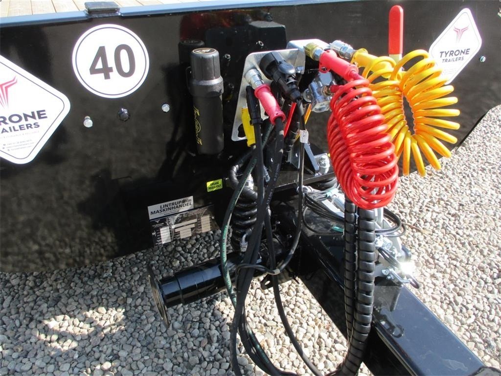 Tieflader typu Sonstige 27TLL med kombi bremser, både luft og hydrauliske bremser. Affjedret træk og affjedret aksler. Med hydrauliske ramper og værktøjskasse, Gebrauchtmaschine v Lintrup (Obrázek 2)