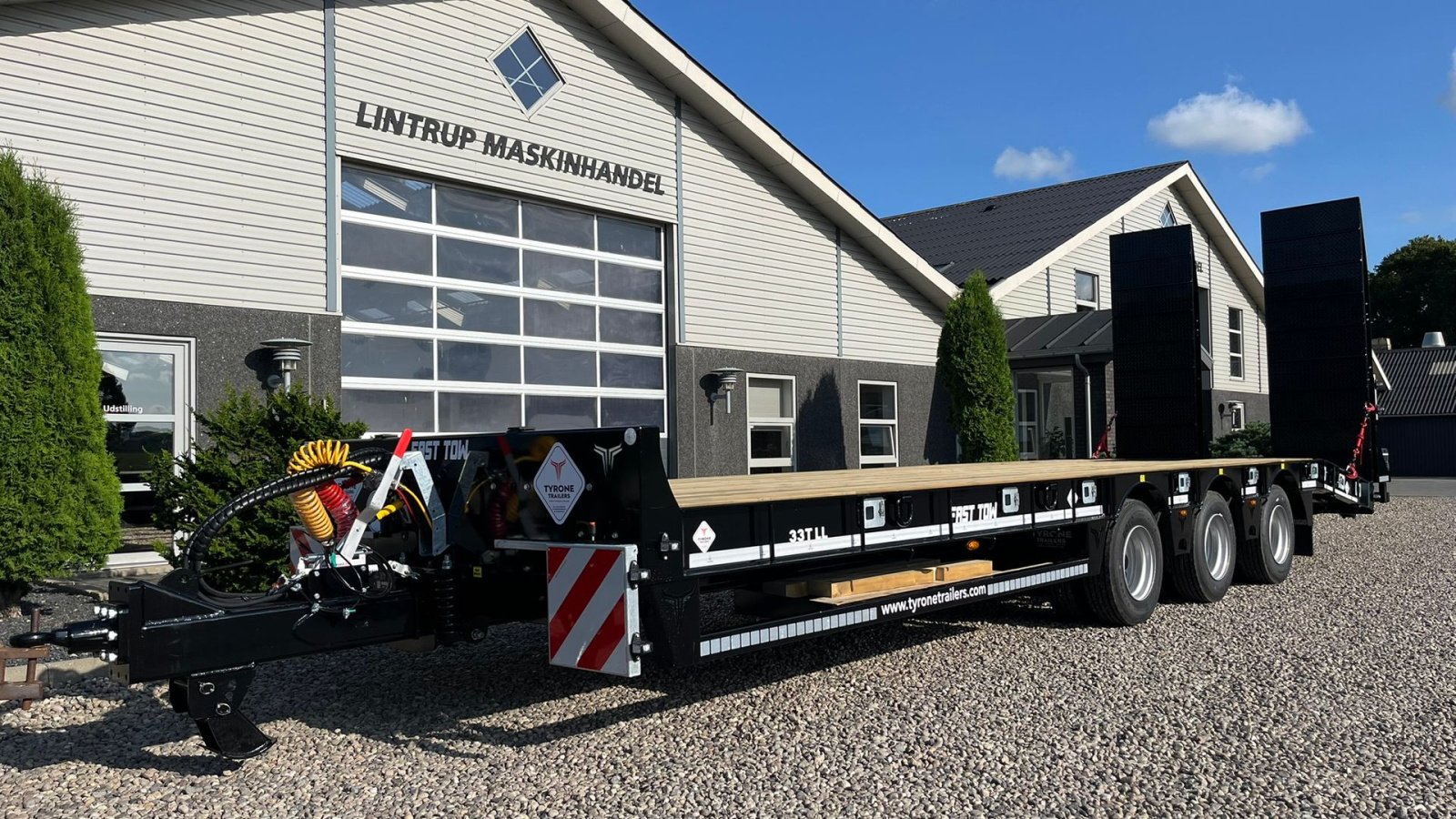 Tieflader tip Sonstige 33TLL LANG MODEL med kombi bremser, både luft og hydrauliske bremser. Affjedret træk og affjedret aksler. Med hydrauliske ramper og værktøjskasse, Gebrauchtmaschine in Lintrup (Poză 3)