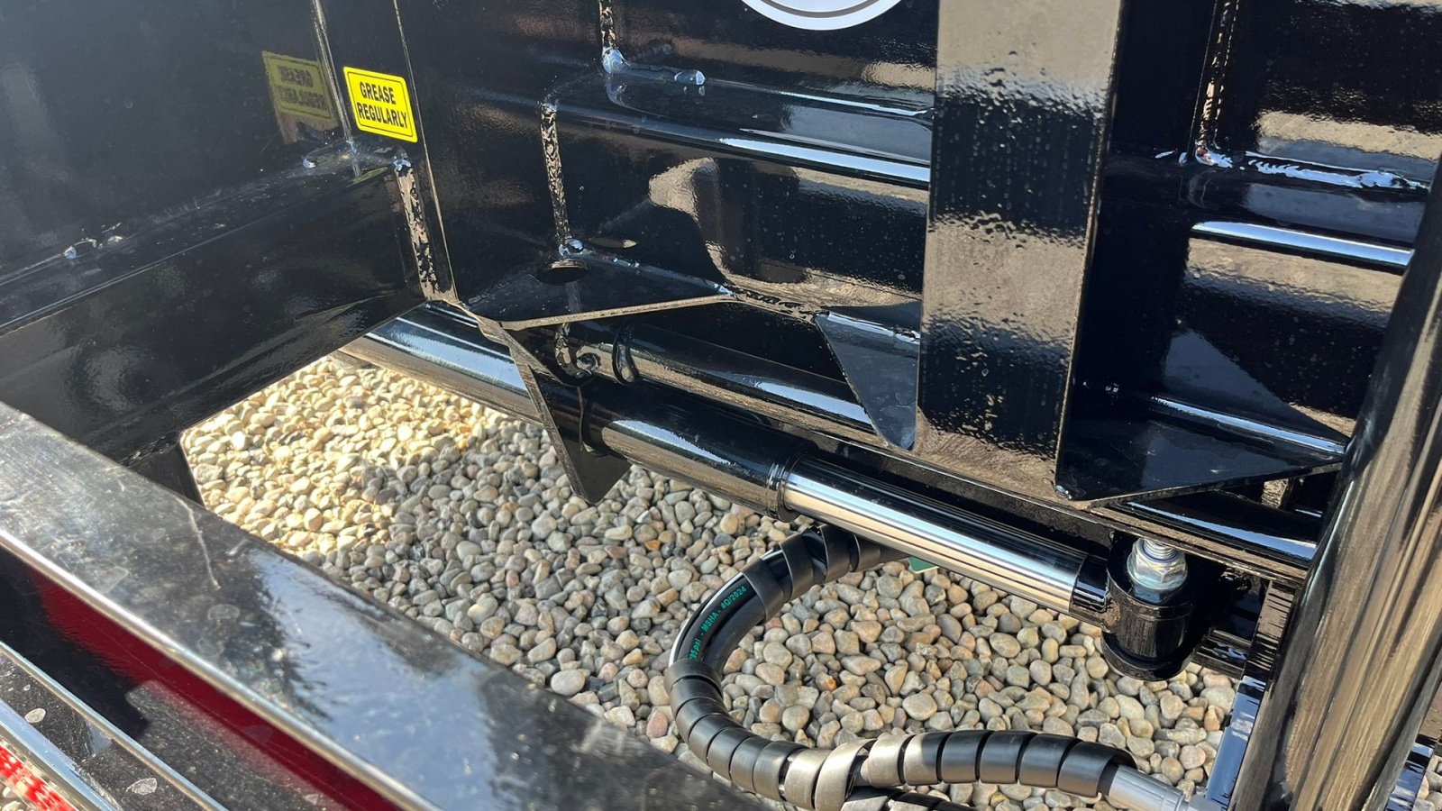 Tieflader tip Sonstige 33TLL LANG MODEL med kombi bremser, både luft og hydrauliske bremser. Affjedret træk og affjedret aksler. Med hydrauliske ramper og værktøjskasse, Gebrauchtmaschine in Lintrup (Poză 12)